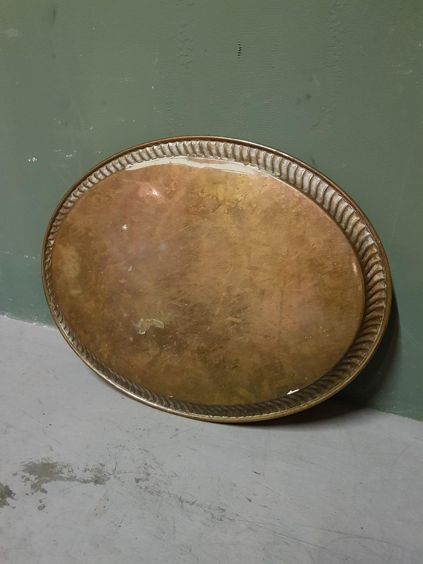 Early 20th Century Large Brass Serving Tray with Lobed Edge In Good Condition For Sale In Raalte, NL