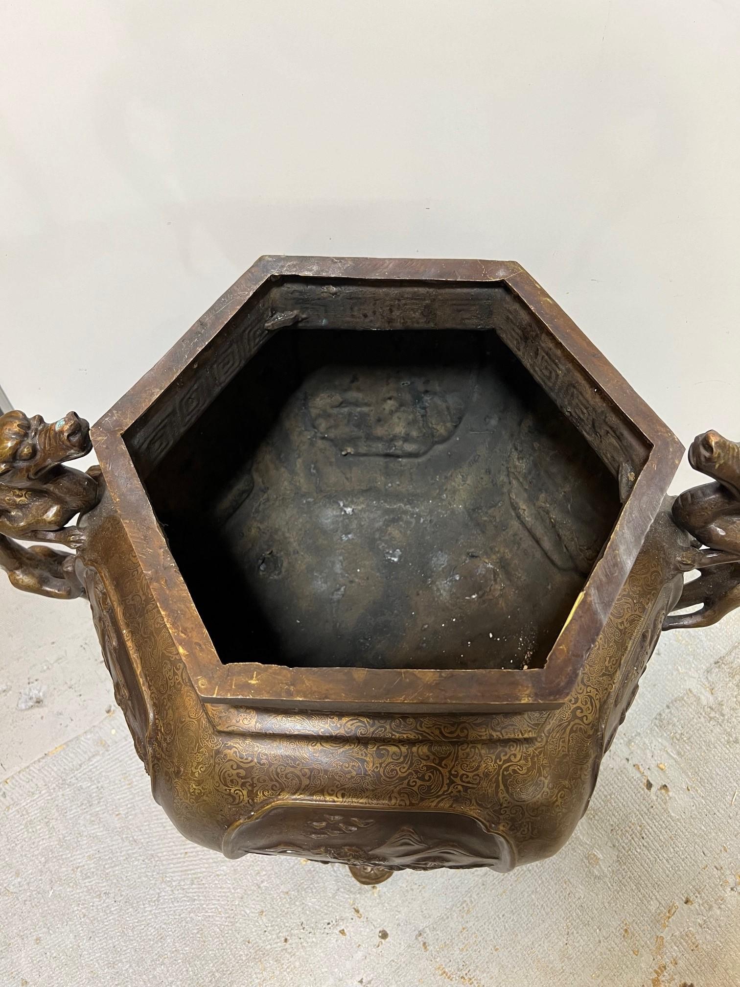 Grand encensoir chinois en bronze du début du 20e siècle  en vente 4