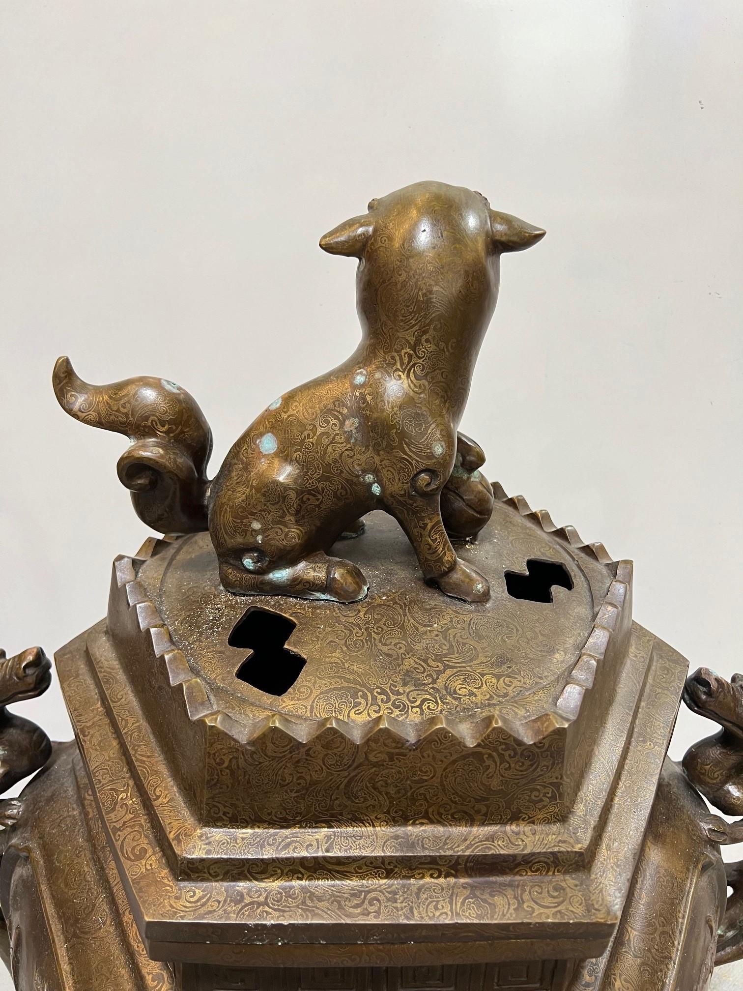 Grand encensoir chinois en bronze du début du 20e siècle  en vente 7