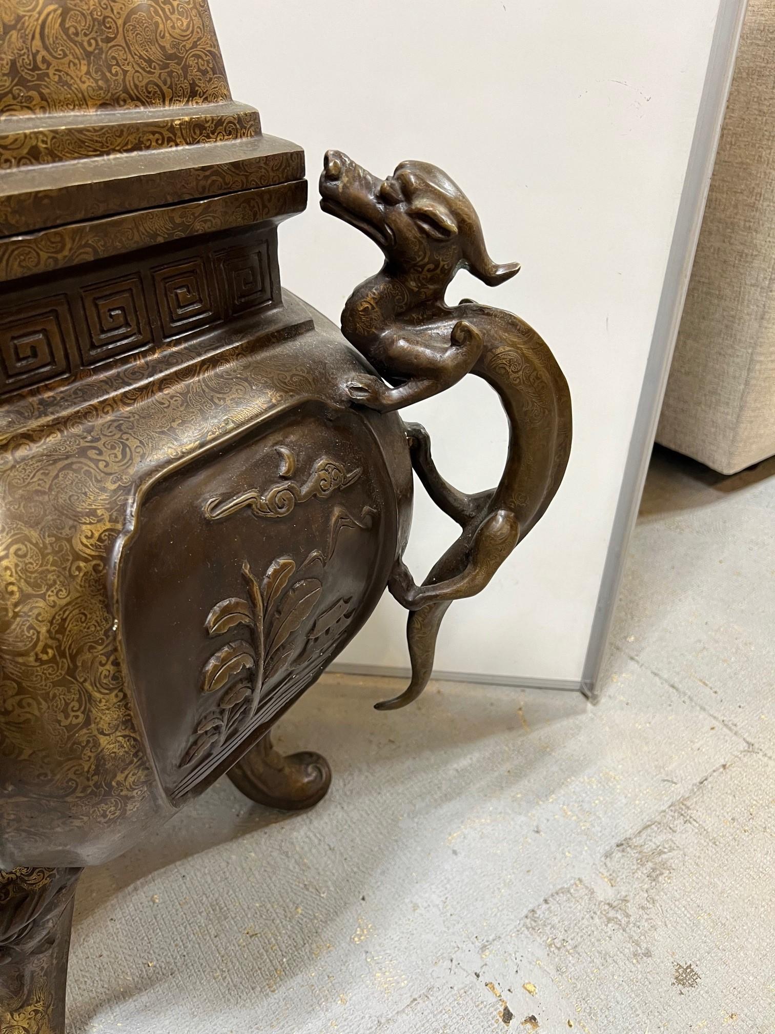 Grand encensoir chinois en bronze du début du 20e siècle  Bon état - En vente à Stamford, CT