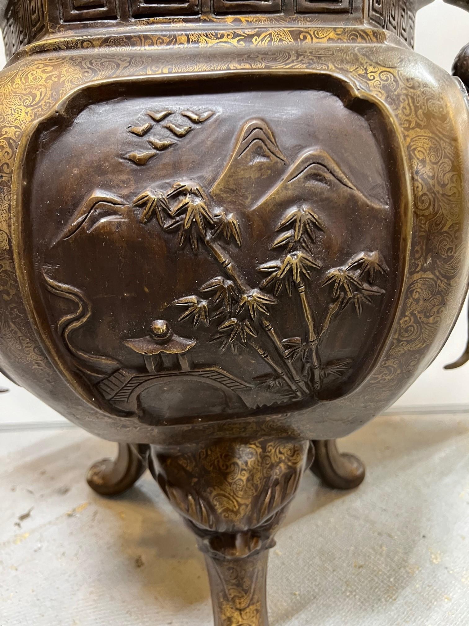 20ième siècle Grand encensoir chinois en bronze du début du 20e siècle  en vente