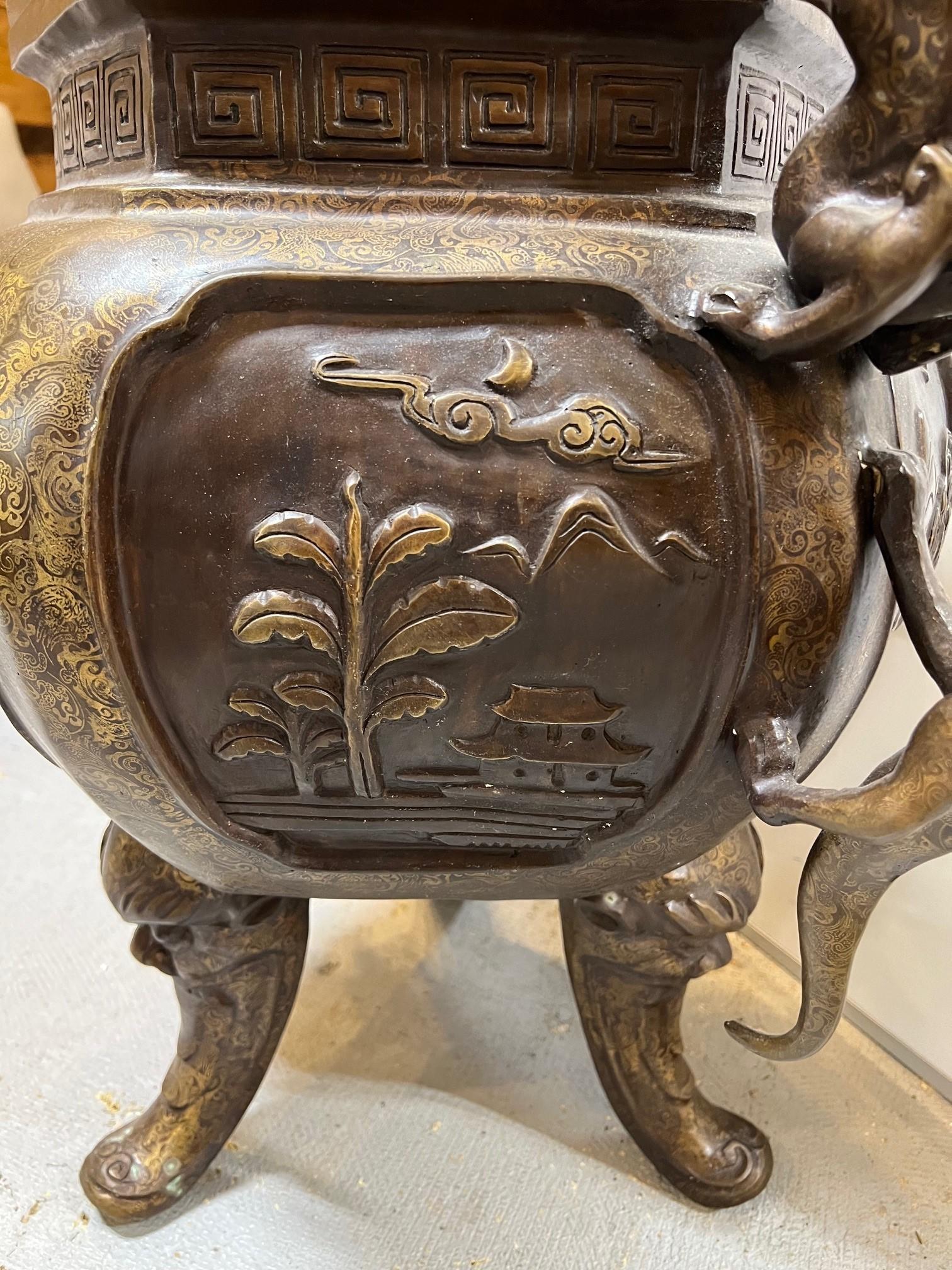 Grand encensoir chinois en bronze du début du 20e siècle  en vente 1