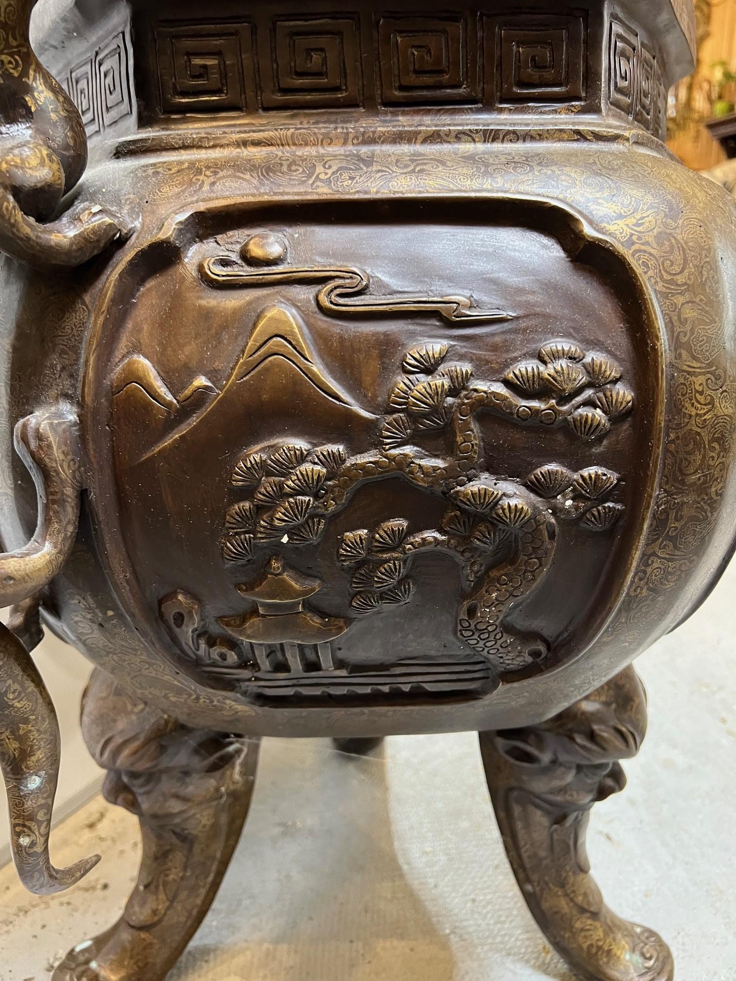 Großer chinesischer Weihrauchbrenner aus Bronze des frühen 20. Jahrhunderts  im Angebot 4