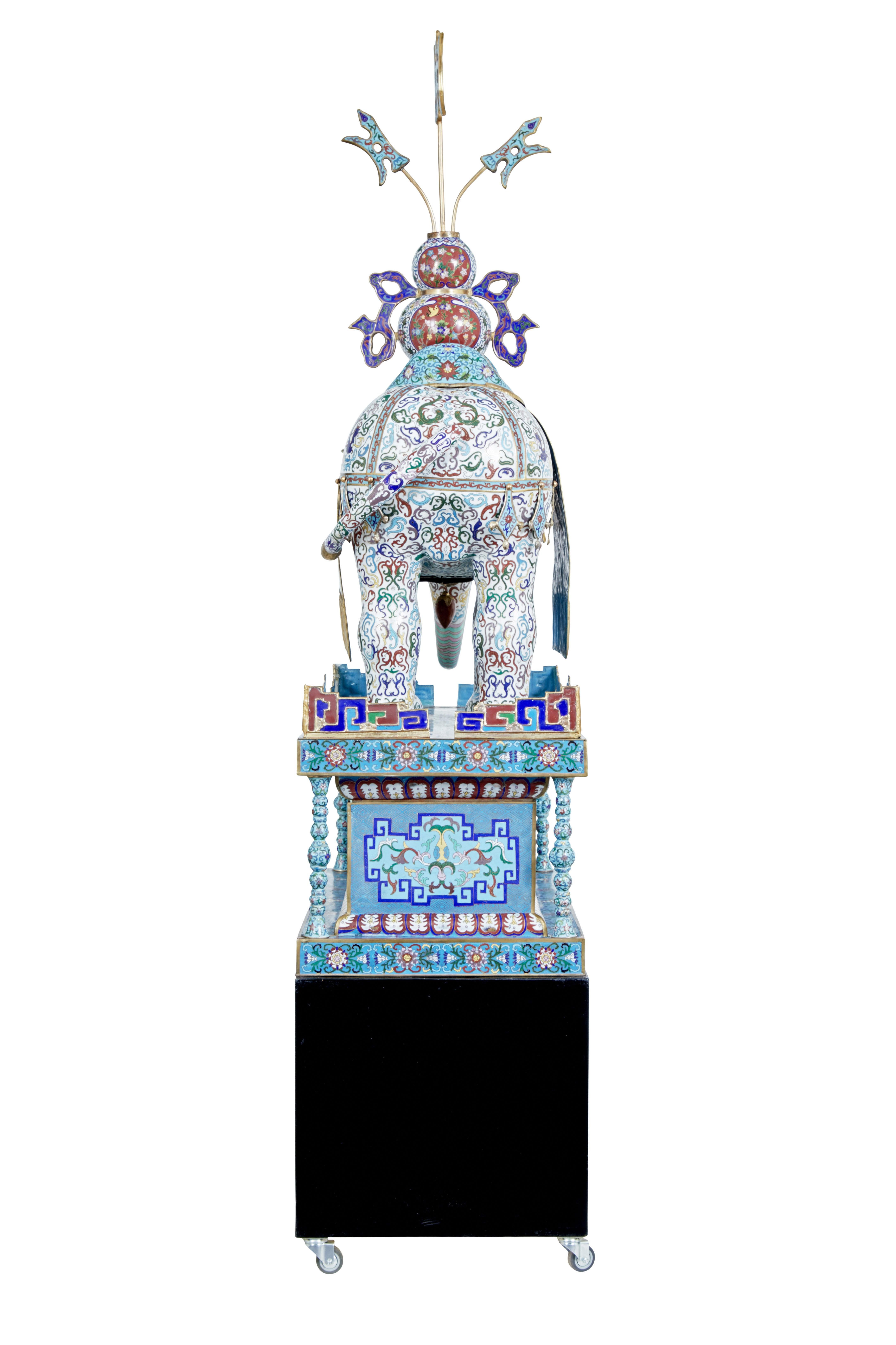Cloissoné Early 20th century large Chinese cloisonne enamel elephant For Sale