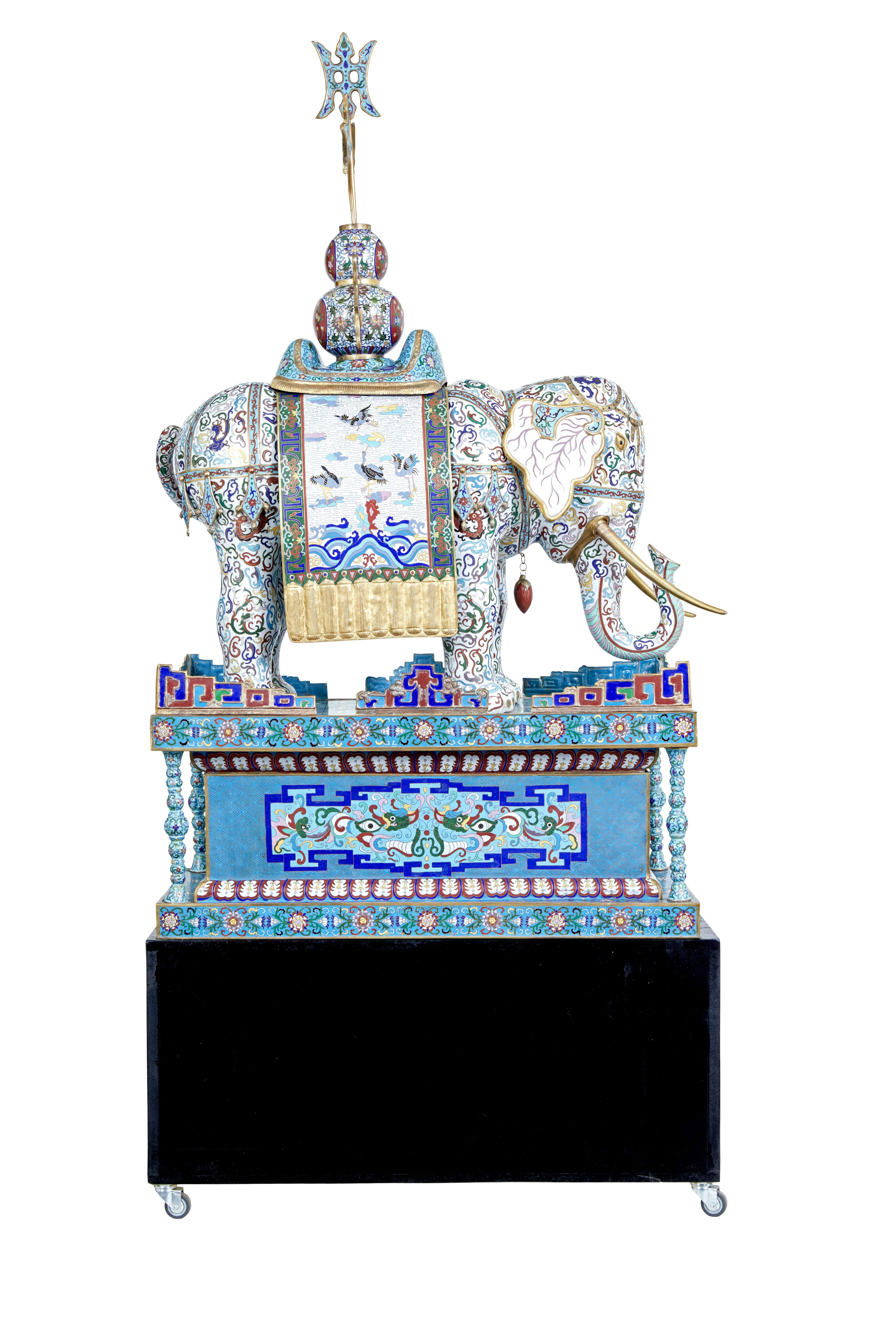 Early 20th century large Chinese cloisonne enamel elephant In Good Condition For Sale In Debenham, Suffolk