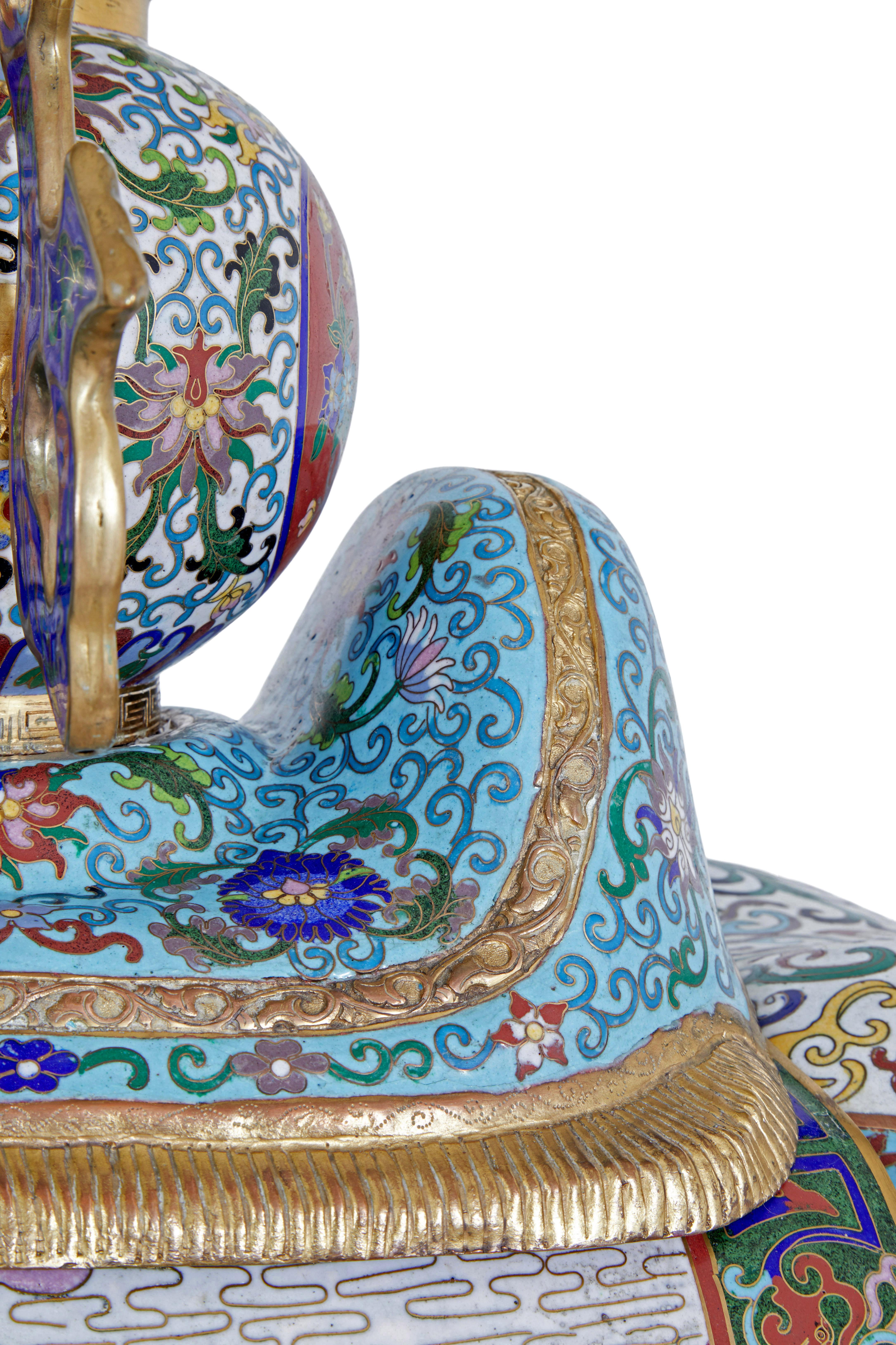 Elefante grande de esmalte cloisonné de principios del siglo XX en venta 4
