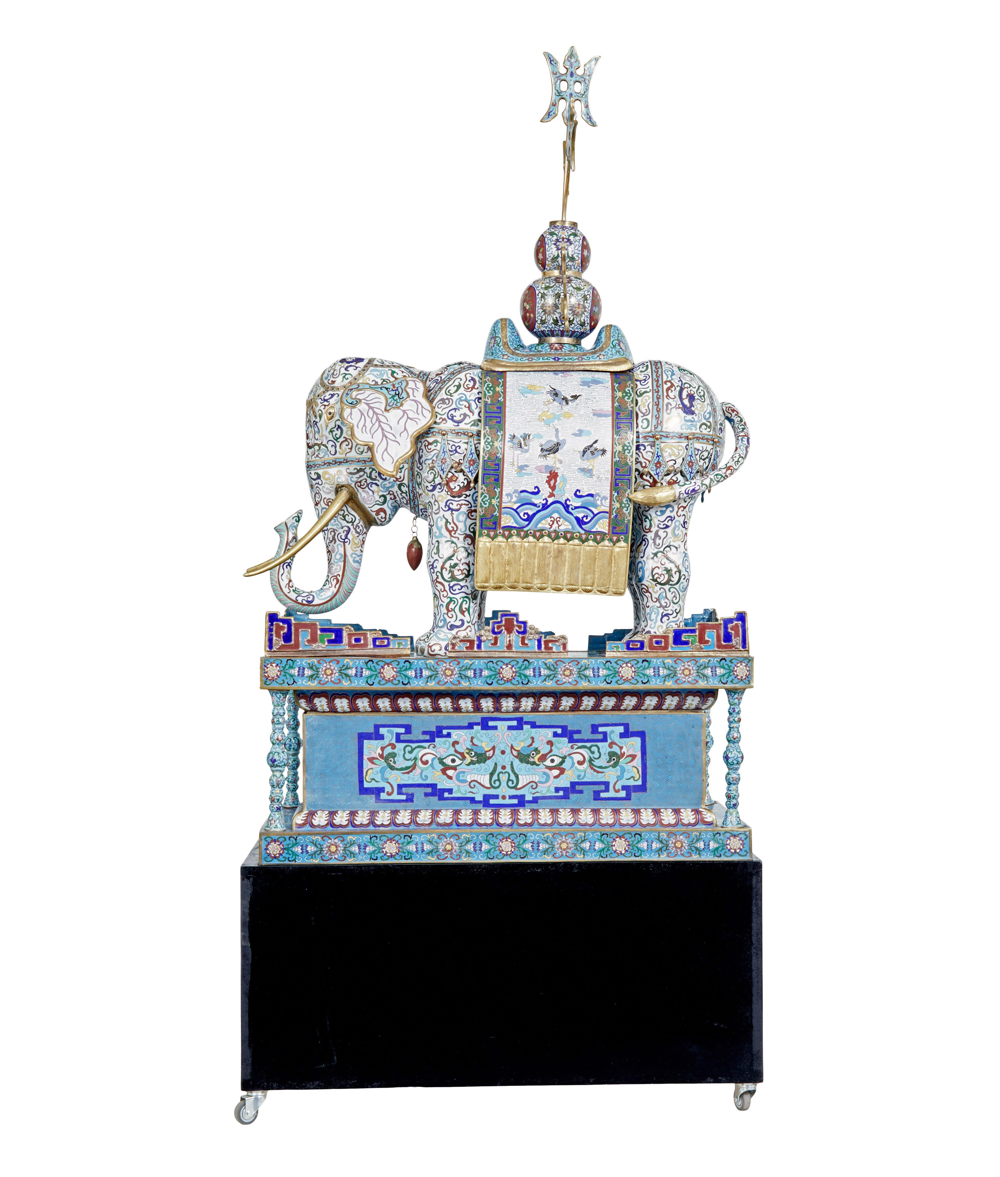 Elefante grande de esmalte cloisonné de principios del siglo XX Victoriano en venta