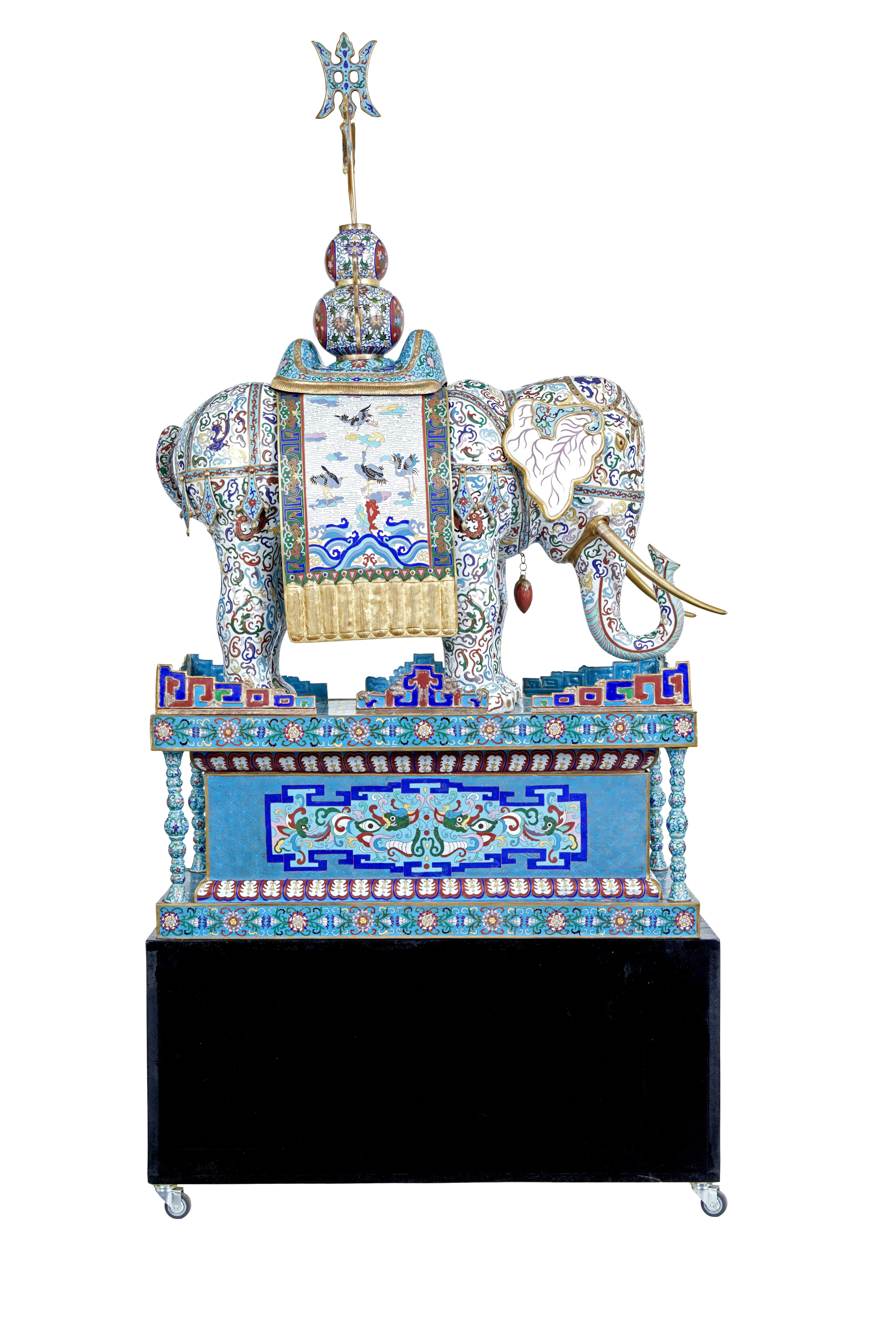 Elefante grande de esmalte cloisonné de principios del siglo XX Esmaltado en venta