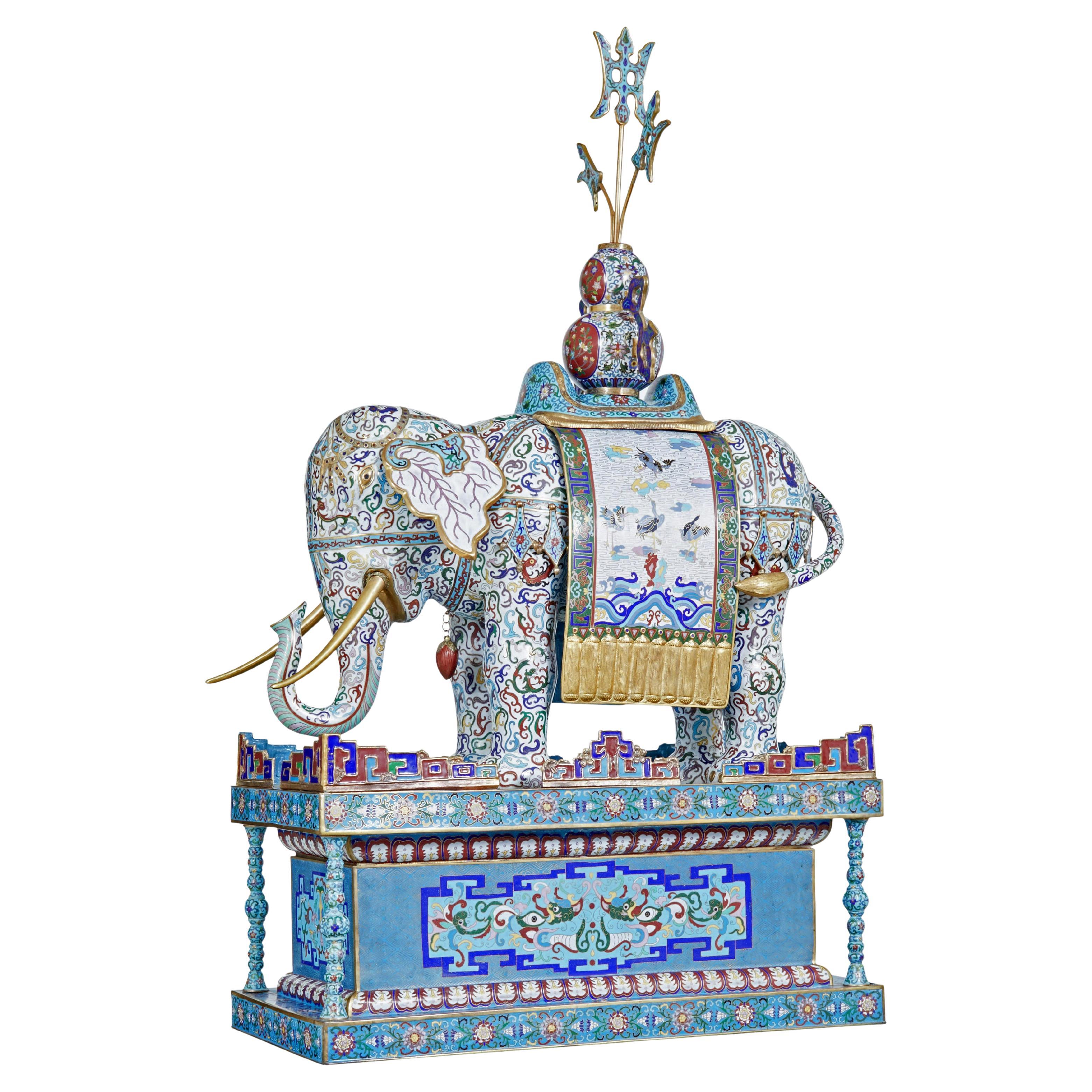 Elefante grande de esmalte cloisonné de principios del siglo XX