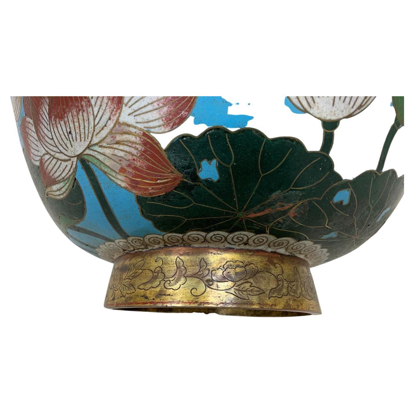 Early 20th Century Large Cloisonné Enameled Chinese Bowl In Good Condition In Bernville, PA