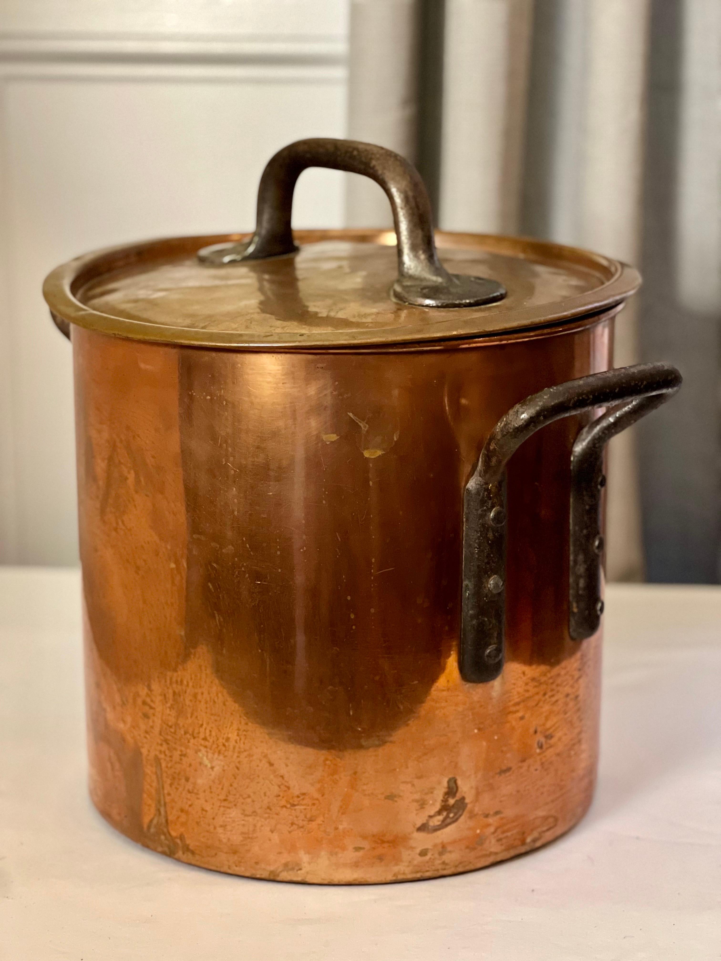 Grand pot en cuivre du début du 20e siècle avec poignées en fer en vente 4