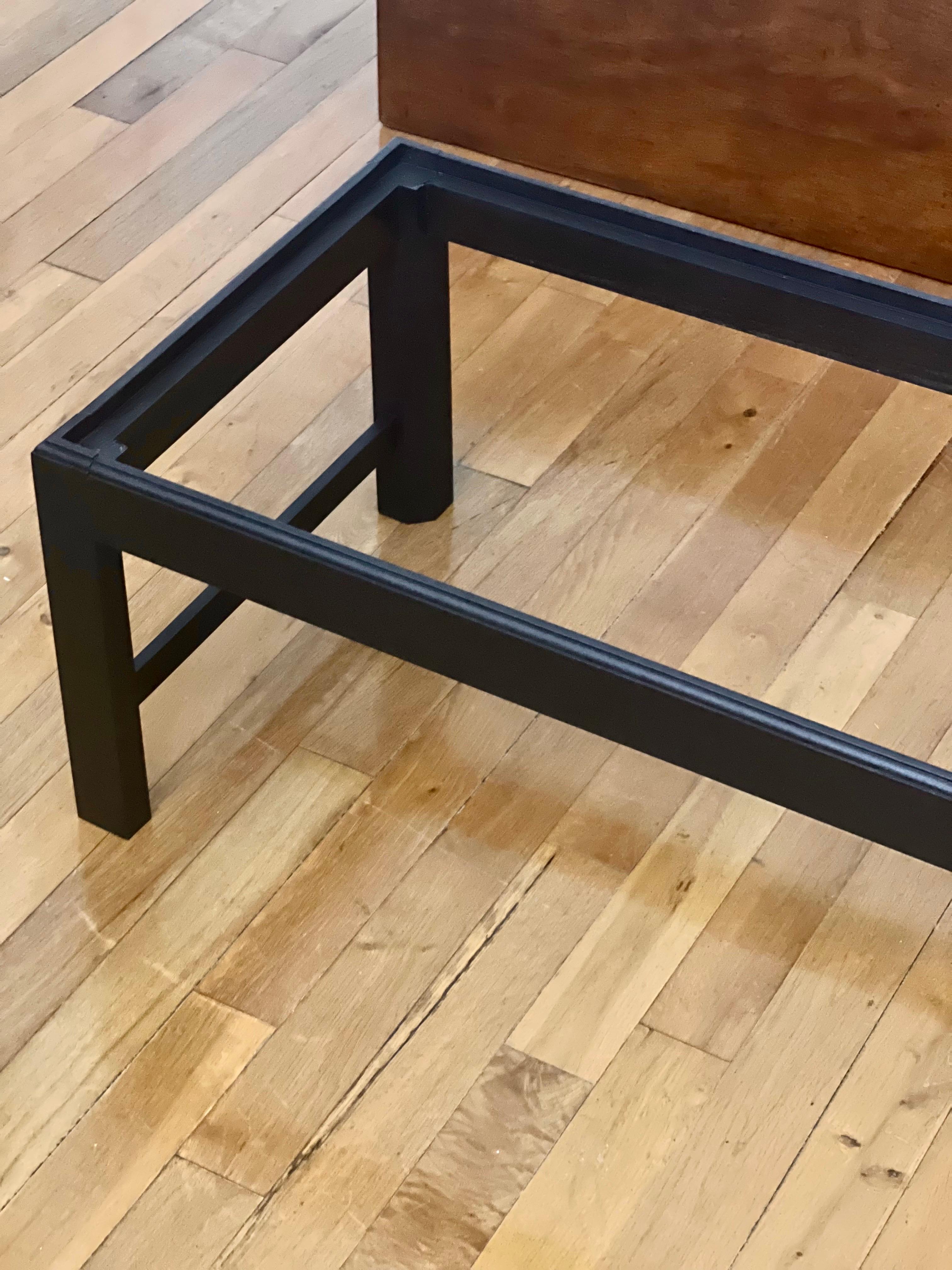 Grande baule in legno di noce dei primi del Novecento su supporto in vendita 10