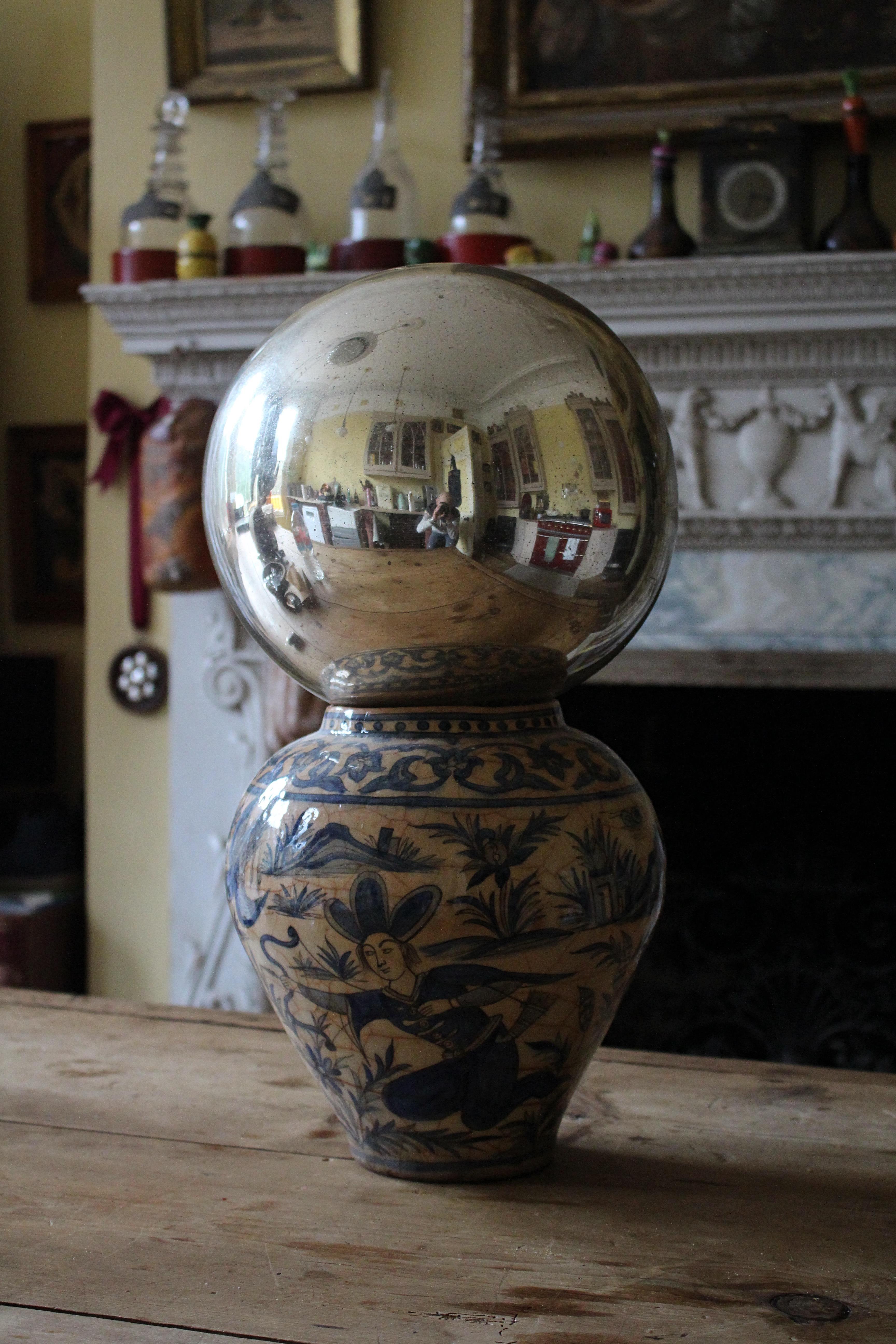 Verre brun Grand miroir mercuré renforcé du début du 20e siècle, avec des Witches suspendues à une boule en vente