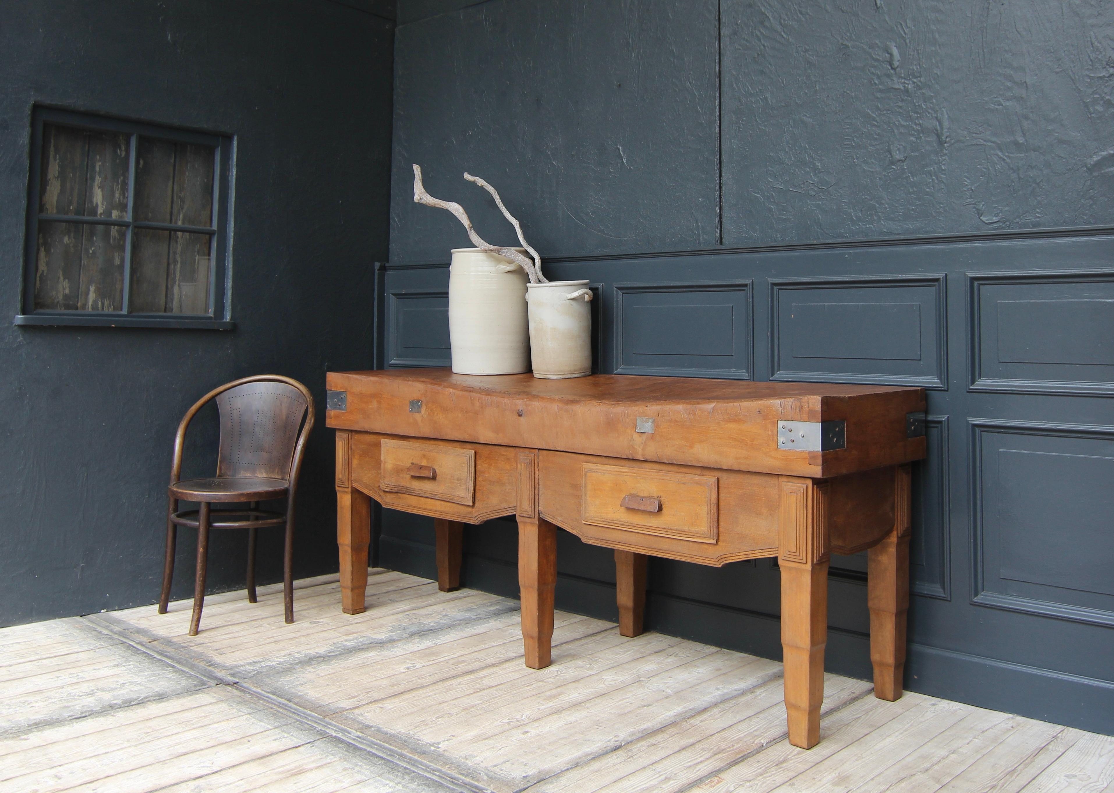 Early 20th Century Large French Art Deco Butcher Block Table In Good Condition For Sale In Dusseldorf, DE