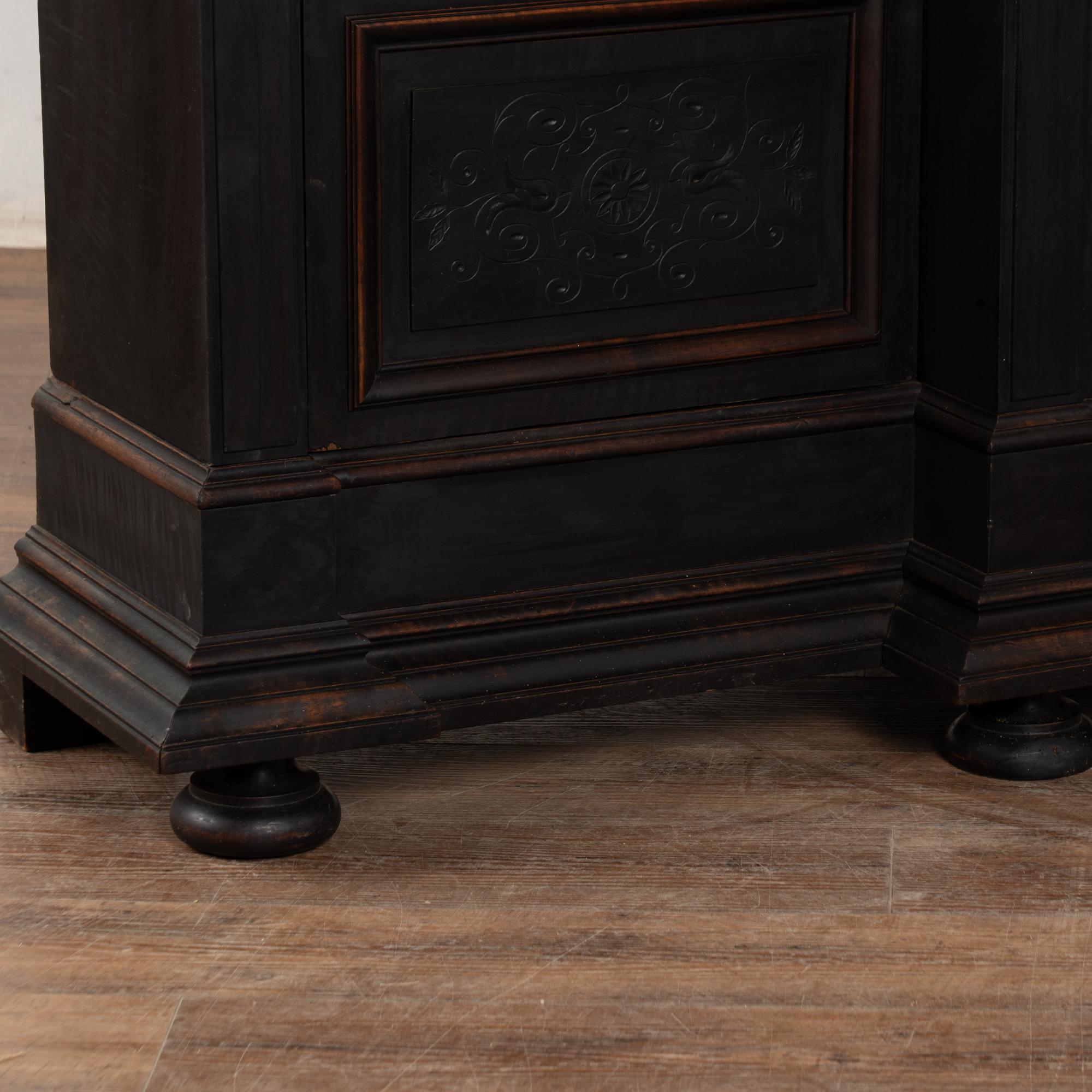 Early 20th Century Large French Black Bookcase Display Cabinet For Sale 4