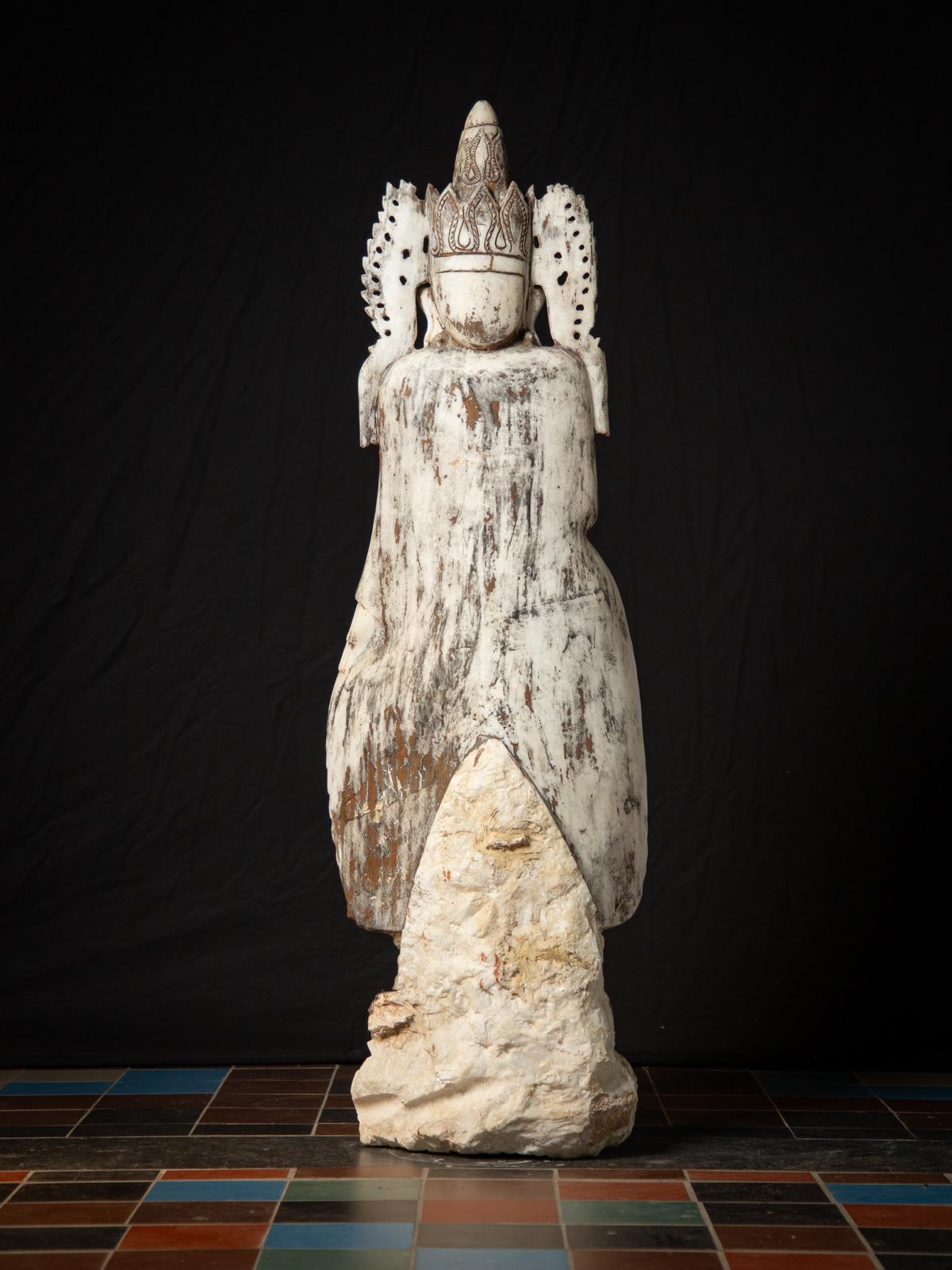 Début du 20e siècle Grande statue de Bouddha birman en marbre ancien couronné de Birmanie en vente 7