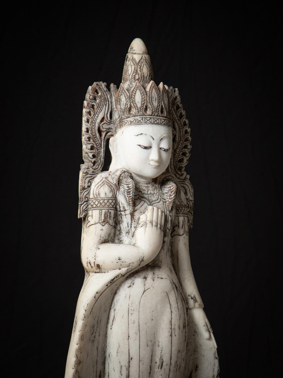 Début du 20e siècle Grande statue de Bouddha birman en marbre ancien couronné de Birmanie en vente 10