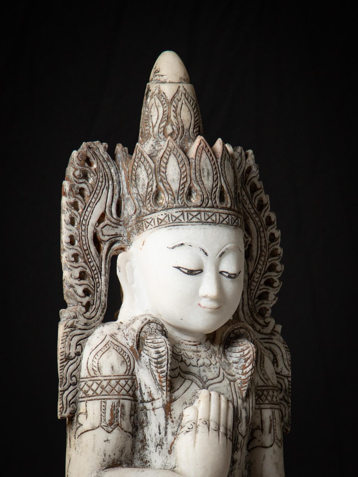 Début du 20e siècle Grande statue de Bouddha birman en marbre ancien couronné de Birmanie en vente 11