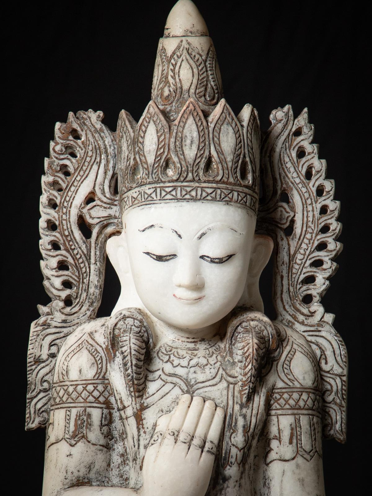 Début du 20e siècle Grande statue de Bouddha birman en marbre ancien couronné de Birmanie Bon état - En vente à DEVENTER, NL