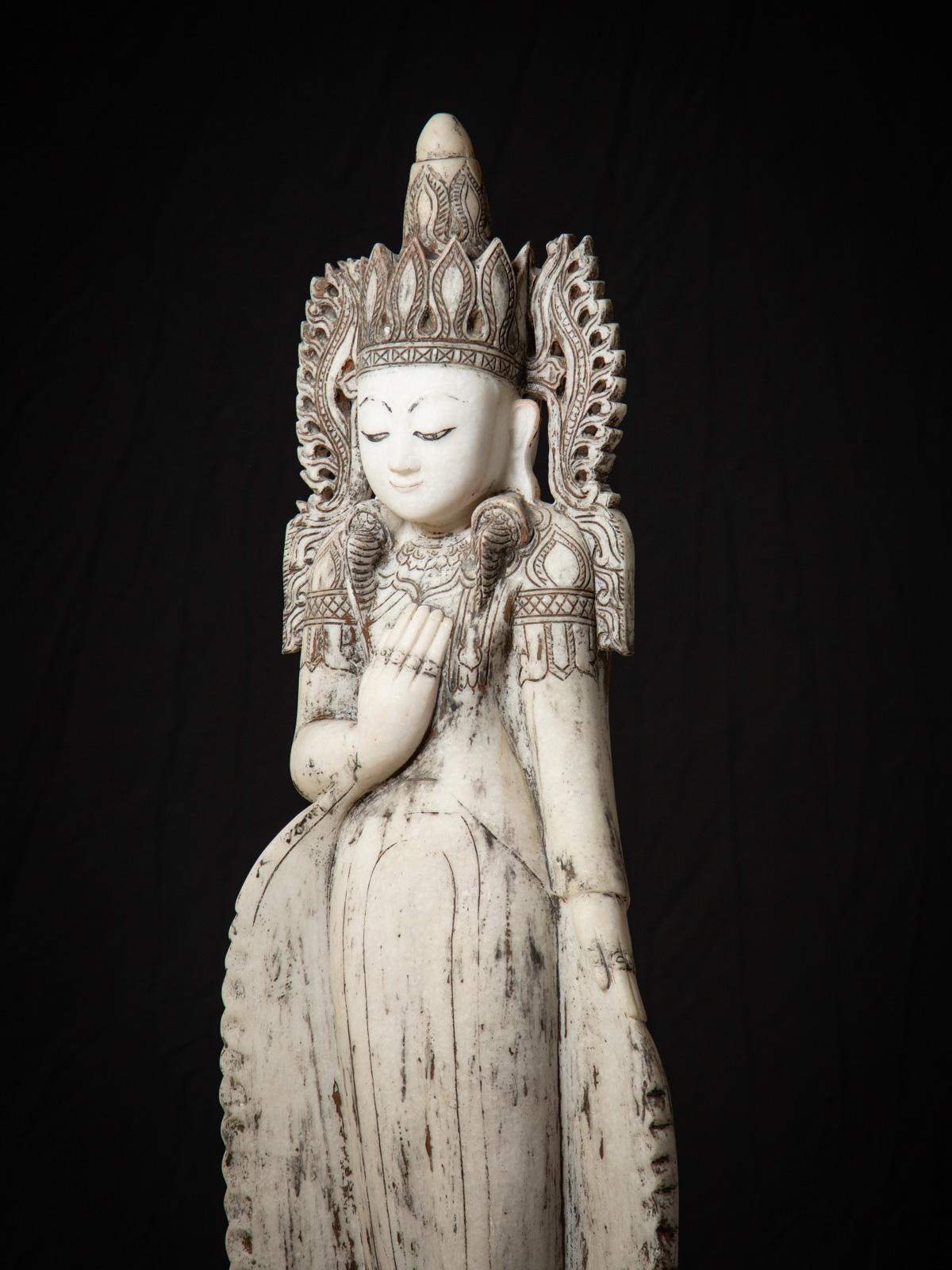 Marbre Début du 20e siècle Grande statue de Bouddha birman en marbre ancien couronné de Birmanie en vente