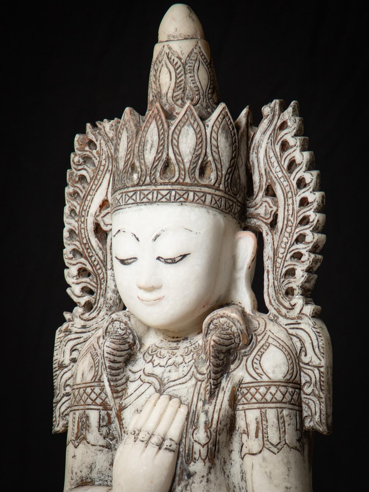 Début du 20e siècle Grande statue de Bouddha birman en marbre ancien couronné de Birmanie en vente 1