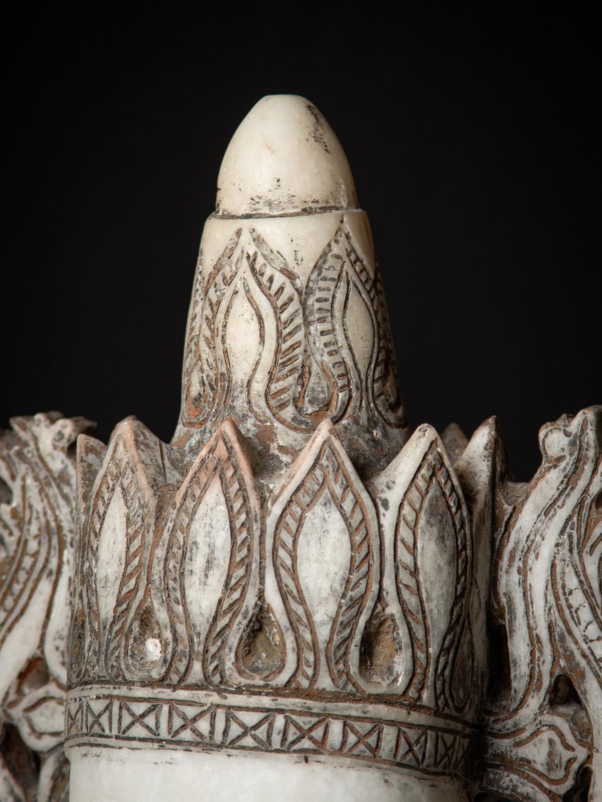 Début du 20e siècle Grande statue de Bouddha birman en marbre ancien couronné de Birmanie en vente 3