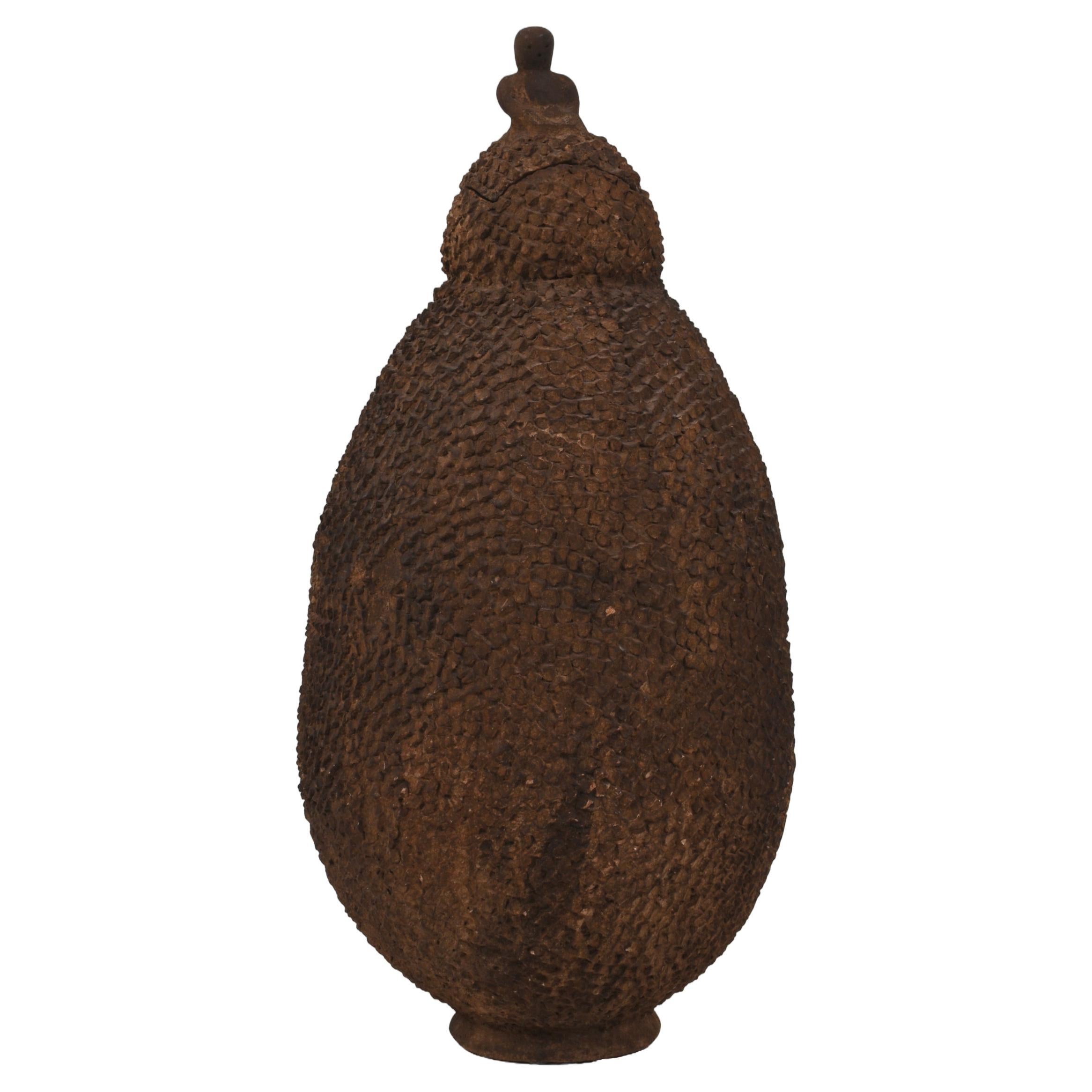Début du 20e siècle, grand vase en terre cuite, vase à pointes Poterie africaine, Lobi en vente
