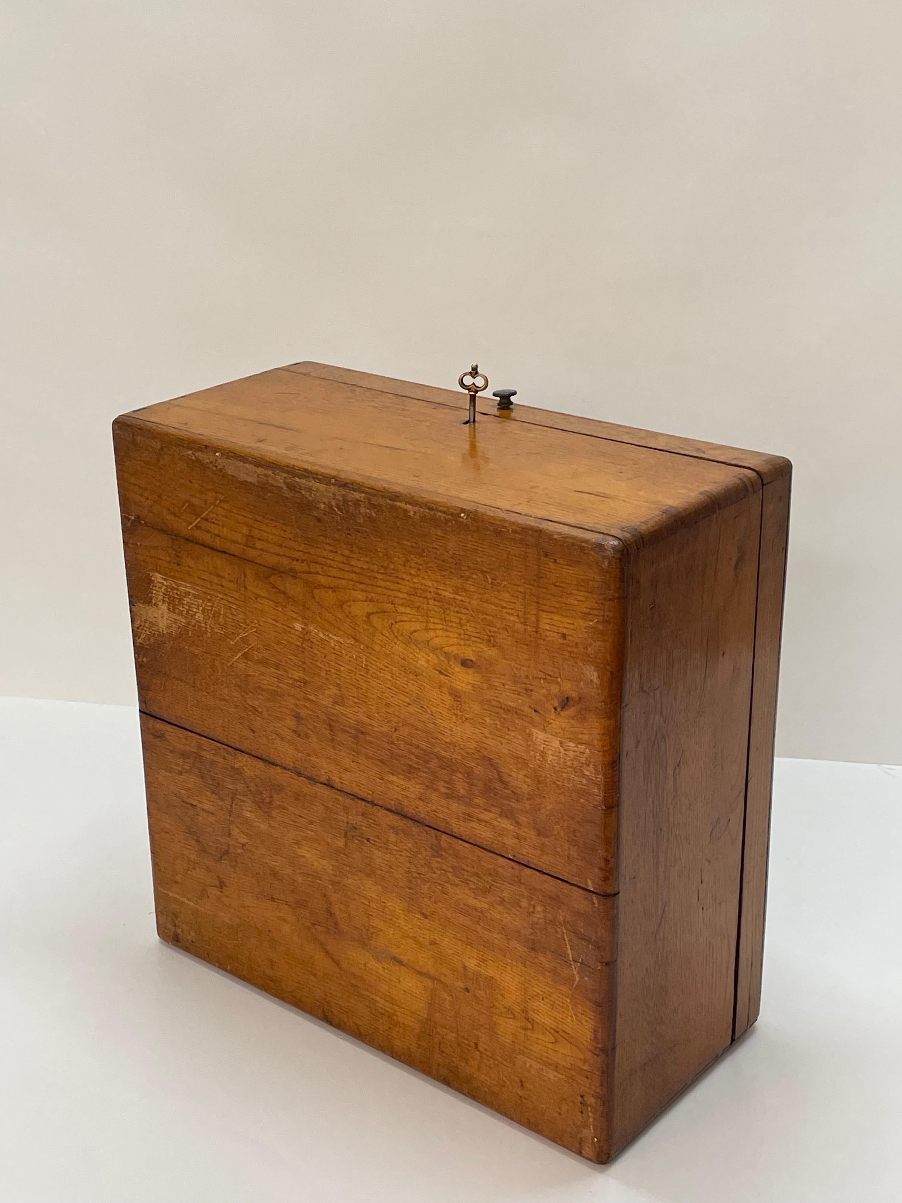 Early 20th Century Large Wooden Inlaid Squared Italian Chessboard Box, 1900s For Sale 6