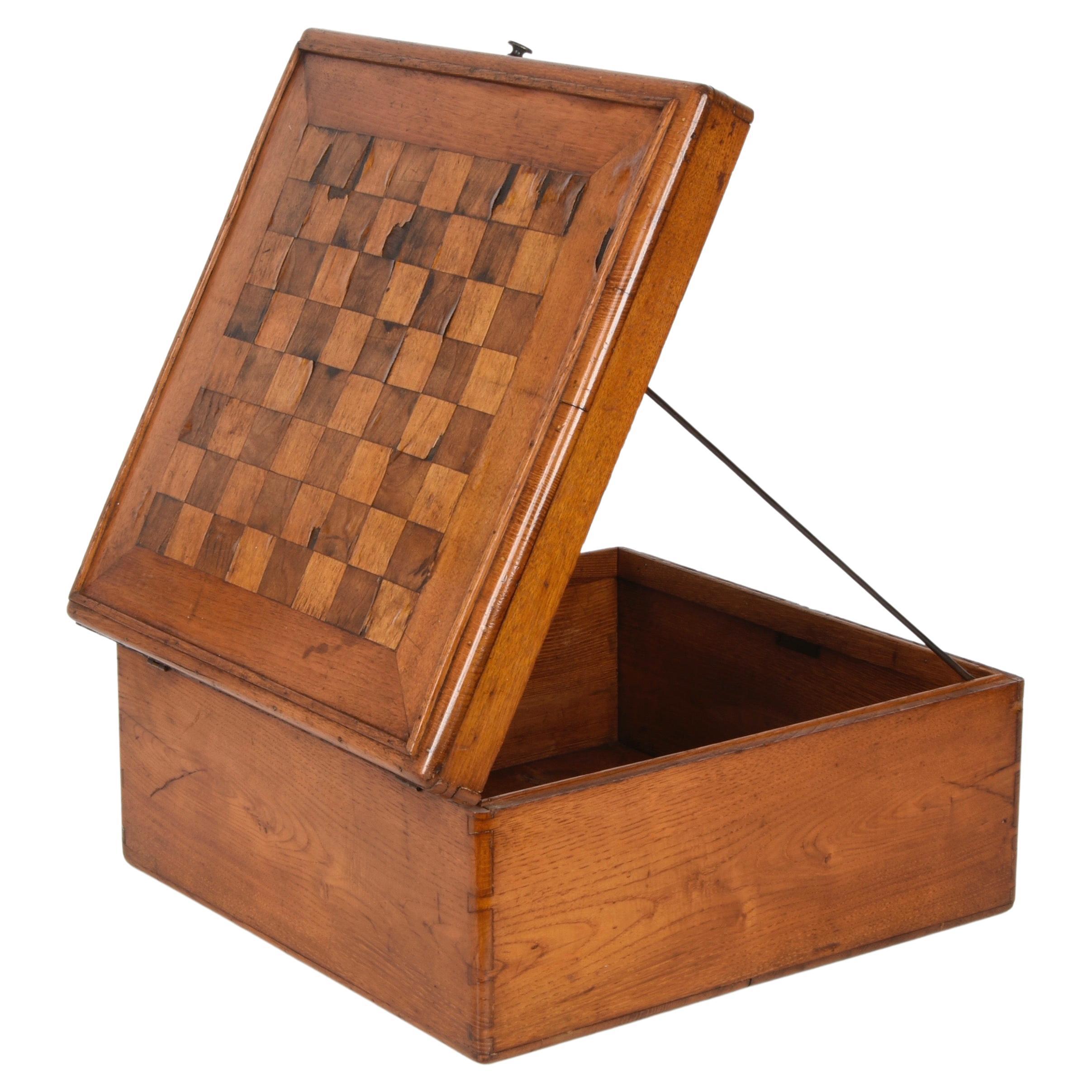 Exquisite large wooden inlaid squared chessboard box. This fantastic item was designed in Italy during the beginning of the 20th century.

This handmade box is fantastic because it has an amazing chessboard made of a combination of pine and oak