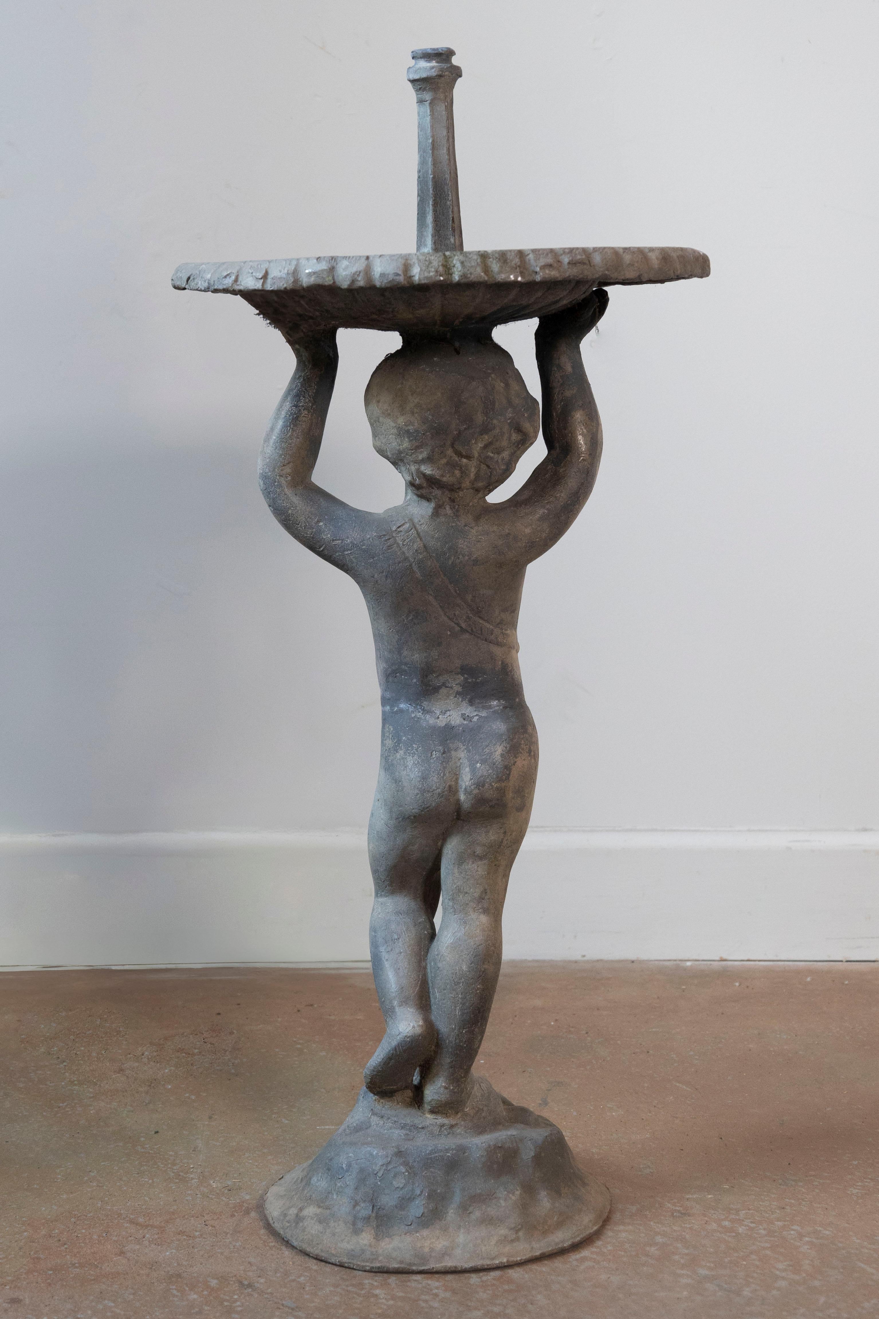 Fontana di putti in piombo dei primi del Novecento, CIRCA 1920 in vendita 1