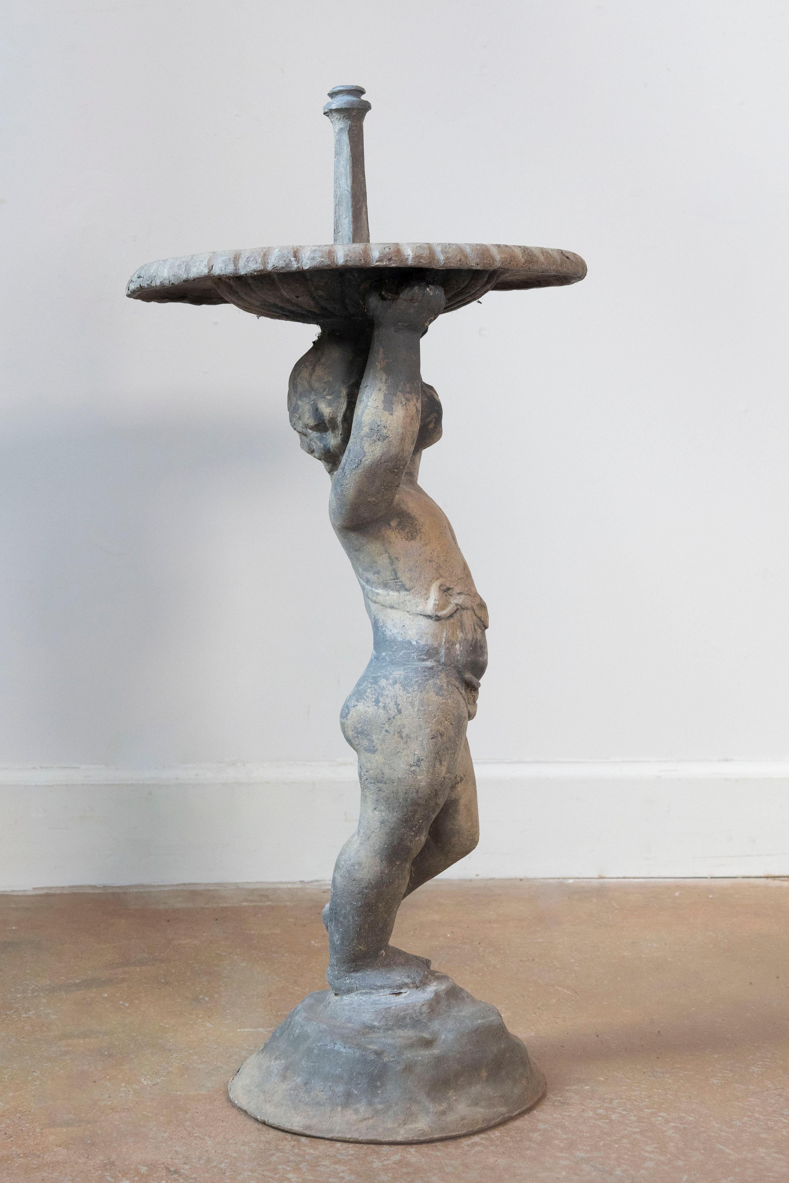 Fontana di putti in piombo dei primi del Novecento, CIRCA 1920 in vendita 2
