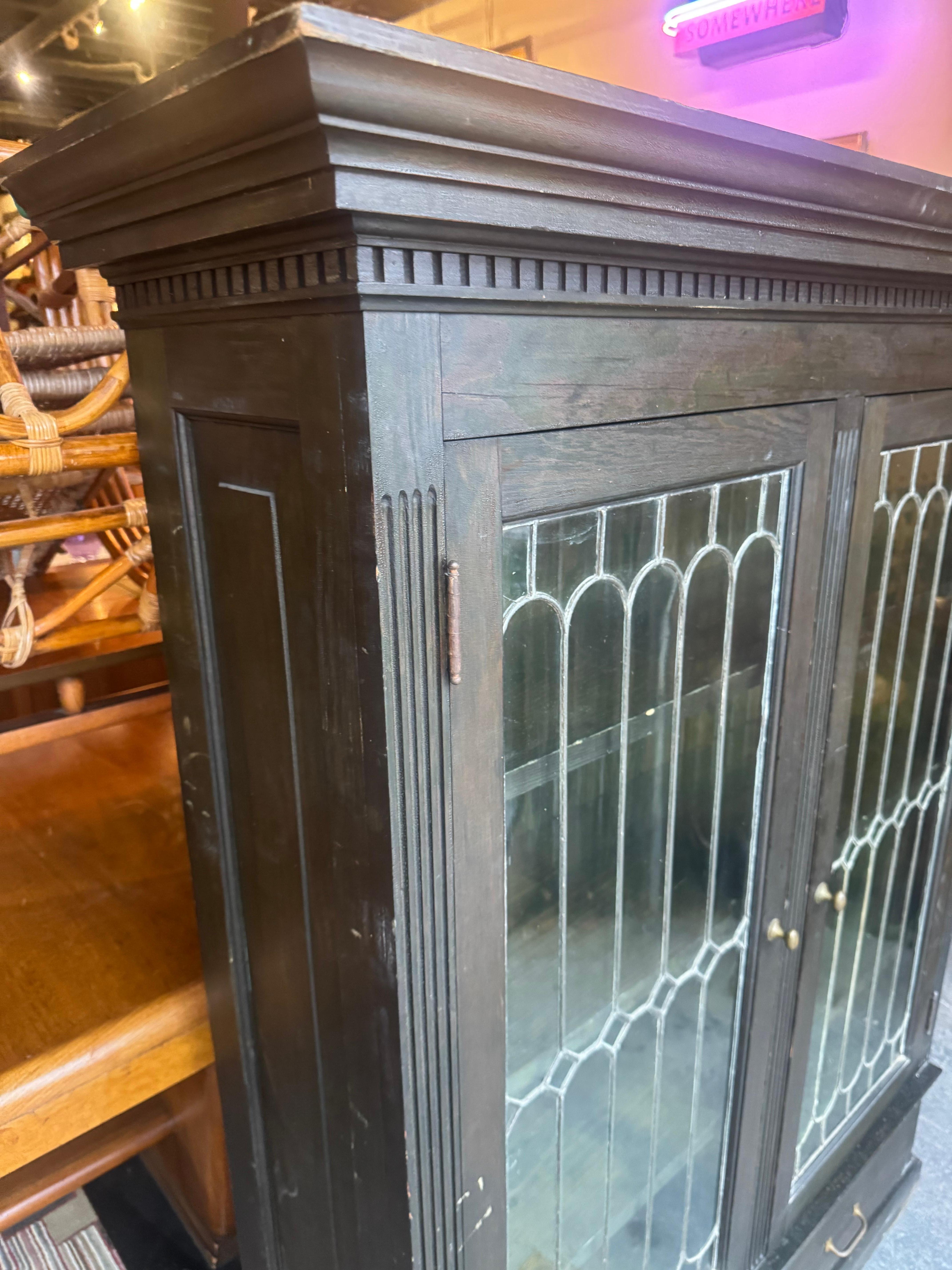 Inizio XX secolo Libreria/vetrina in legno e vetro piombato dei primi del Novecento in vendita