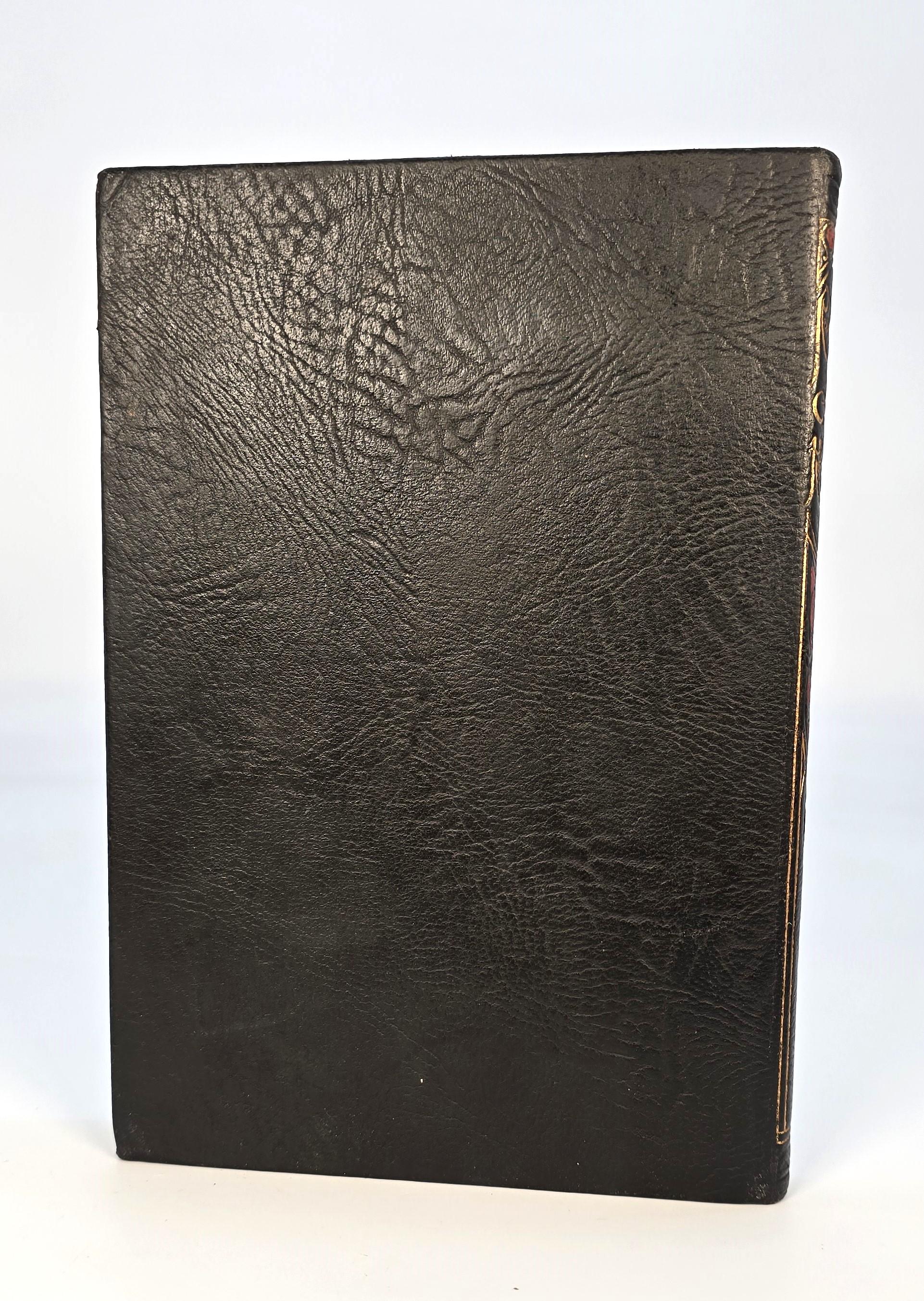 Édouardien Livre relié en cuir du début du 20e siècle intitulé  Rubaiyat d'Omar Rhayyam, C 1910 en vente