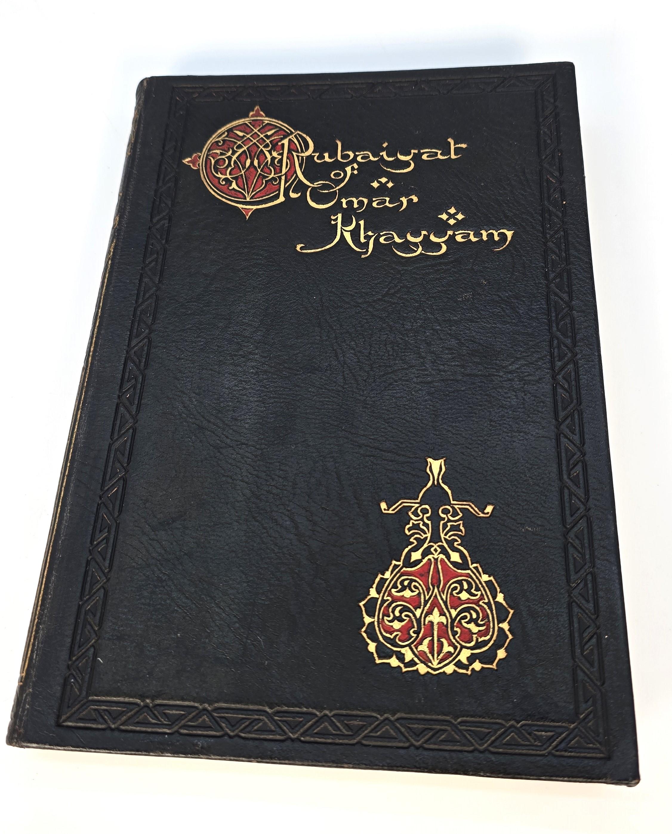 Embossé Livre relié en cuir du début du 20e siècle intitulé  Rubaiyat d'Omar Rhayyam, C 1910 en vente