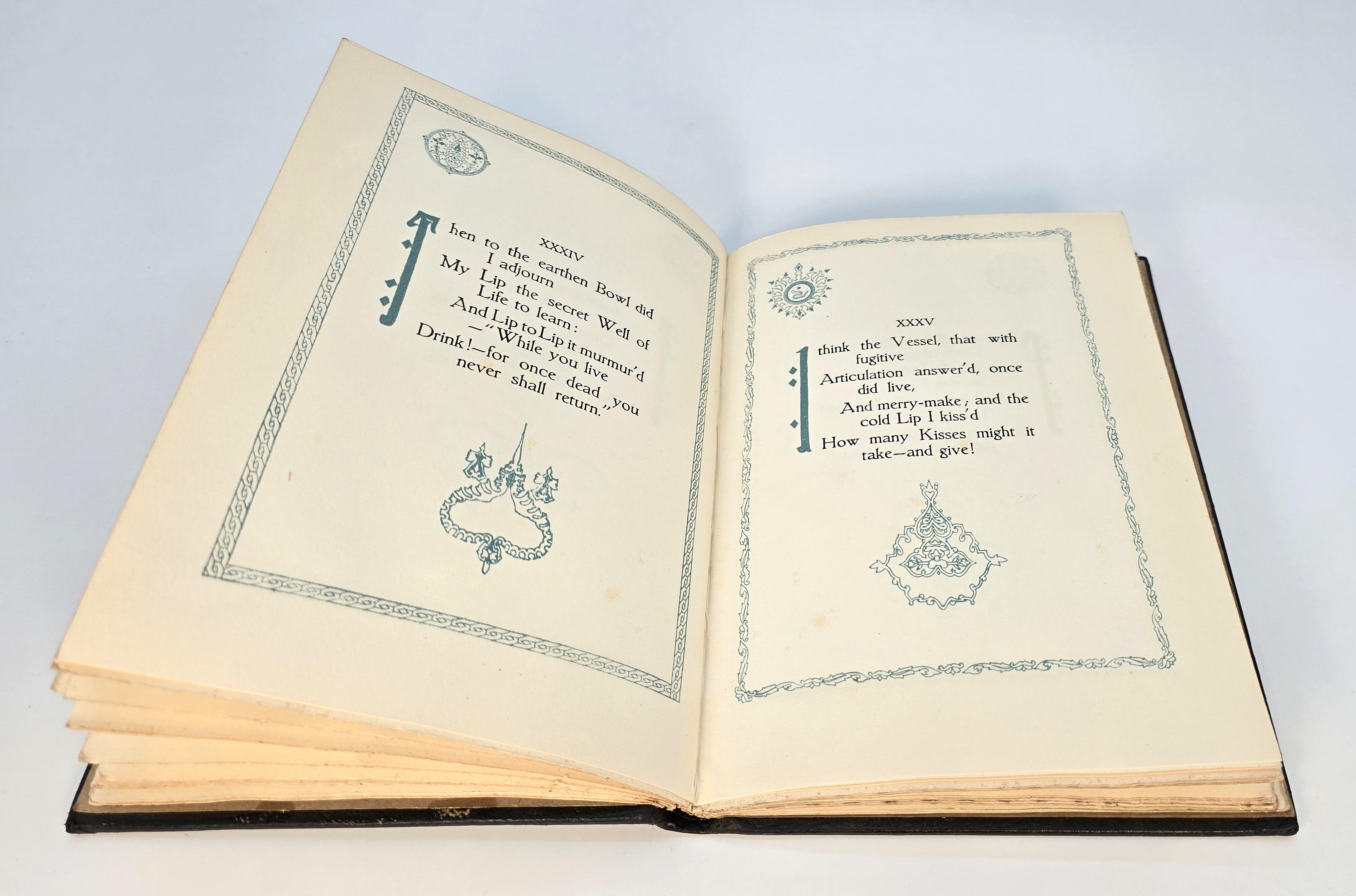 Livre relié en cuir du début du 20e siècle intitulé  Rubaiyat d'Omar Rhayyam, C 1910 en vente 1