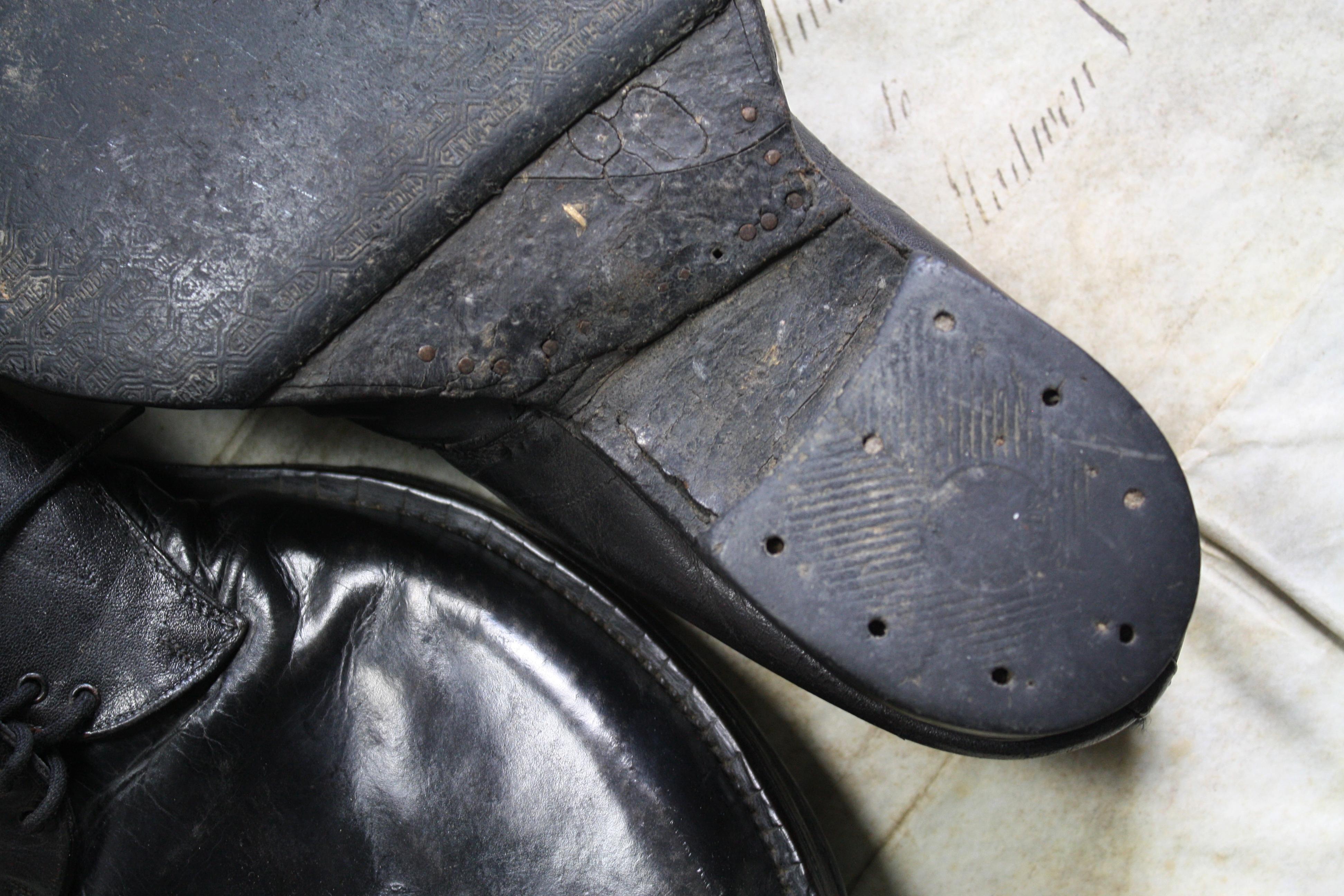 Early 20th Century Leather Clown Shoes Popeio Carnival Fairground Circus In Good Condition For Sale In Lowestoft, GB