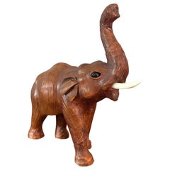 Sculpture d'éléphant en cuir du début du 20e siècle