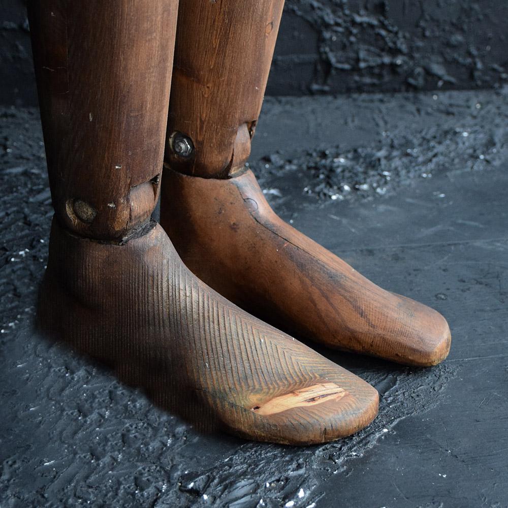 Francese Figura di Pinocchio articolata e scolpita a mano dei primi del Novecento a grandezza naturale