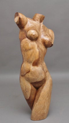 Torso femenino tallado a tamaño natural de principios del siglo XX