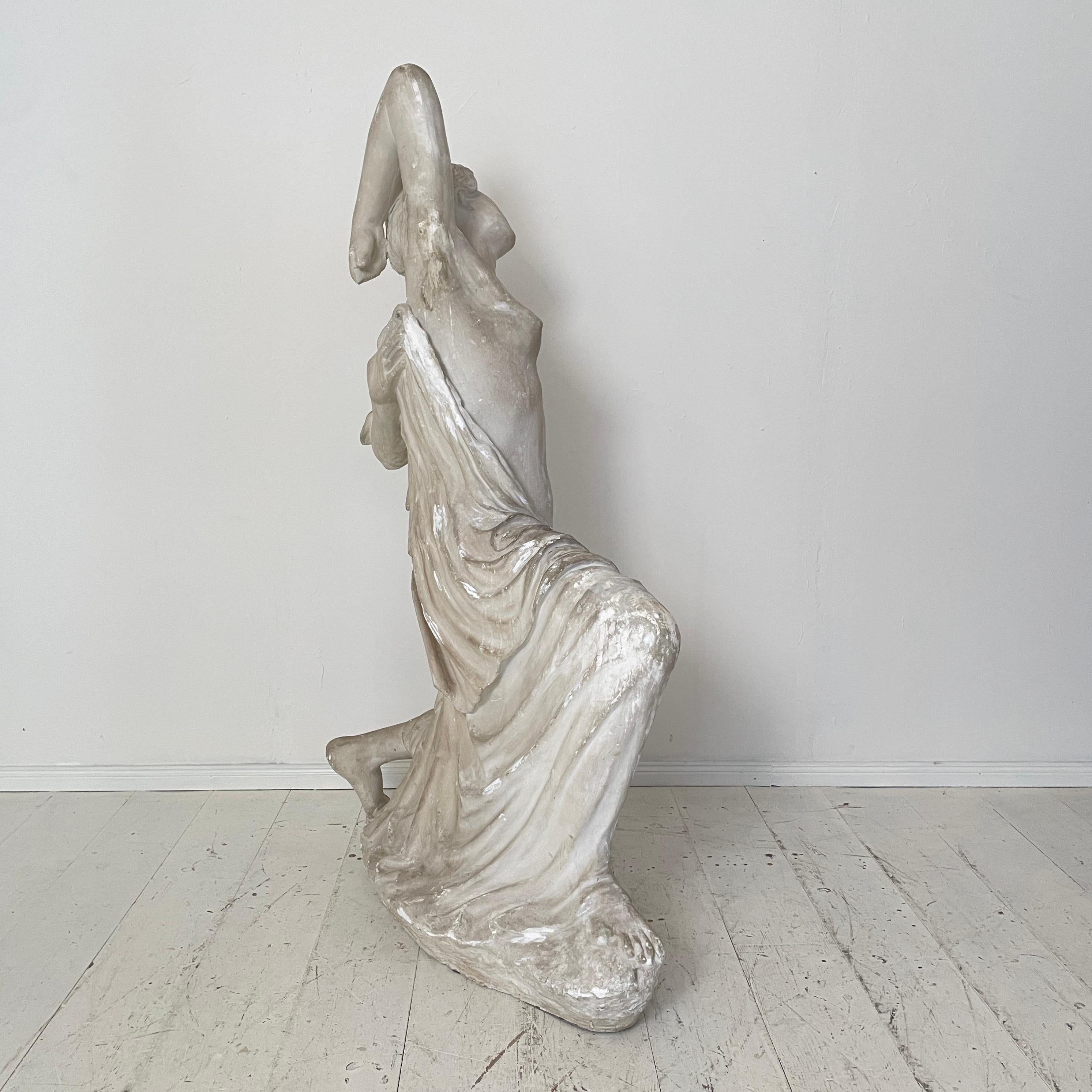 Early 20th Century Life-Size Plaster Sculpture of a Dying Niobe, Around 1930 2
