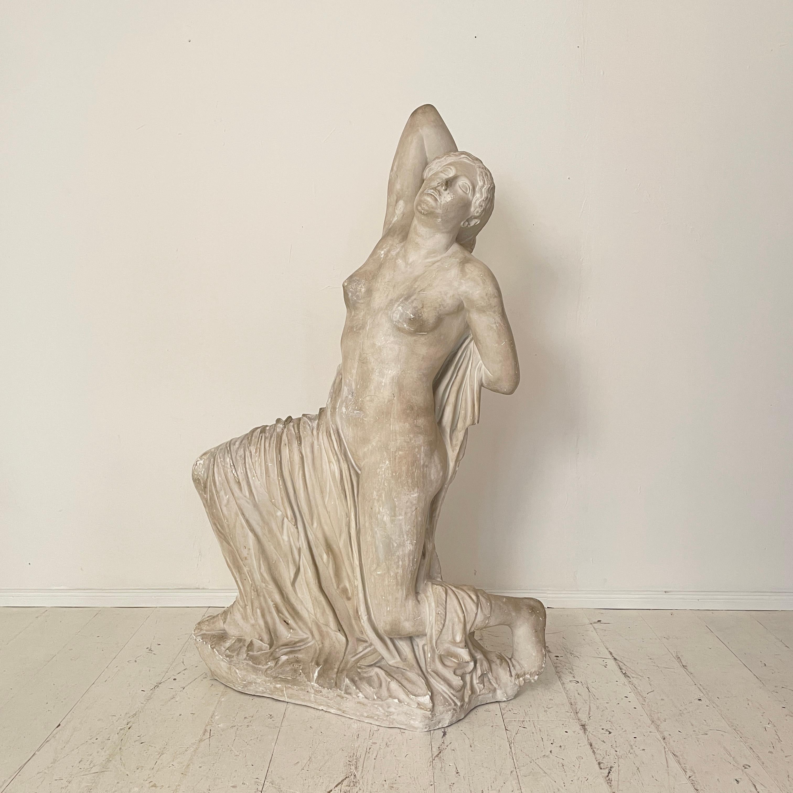 Early 20th Century Life-Size Plaster Sculpture of a Dying Niobe, Around 1930 3