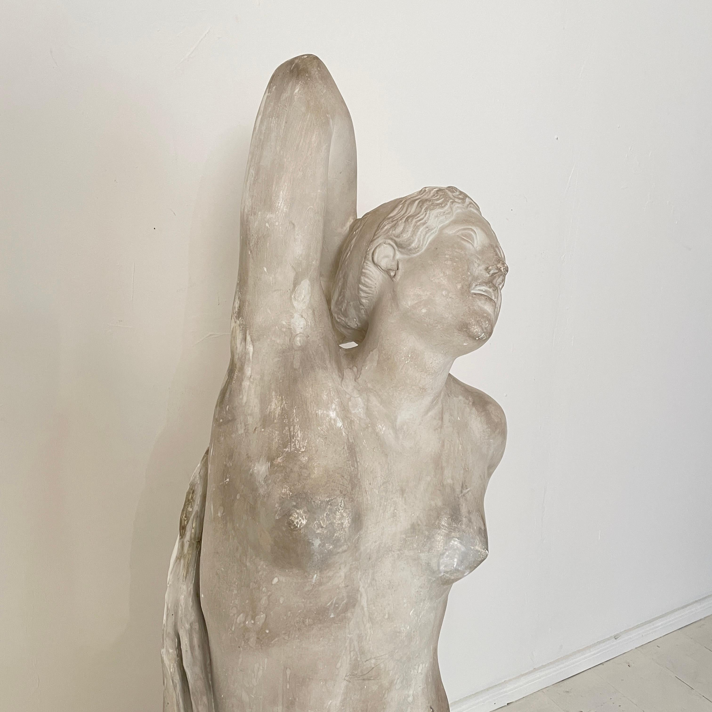 Early 20th Century Life-Size Plaster Sculpture of a Dying Niobe, Around 1930 In Good Condition In Berlin, DE