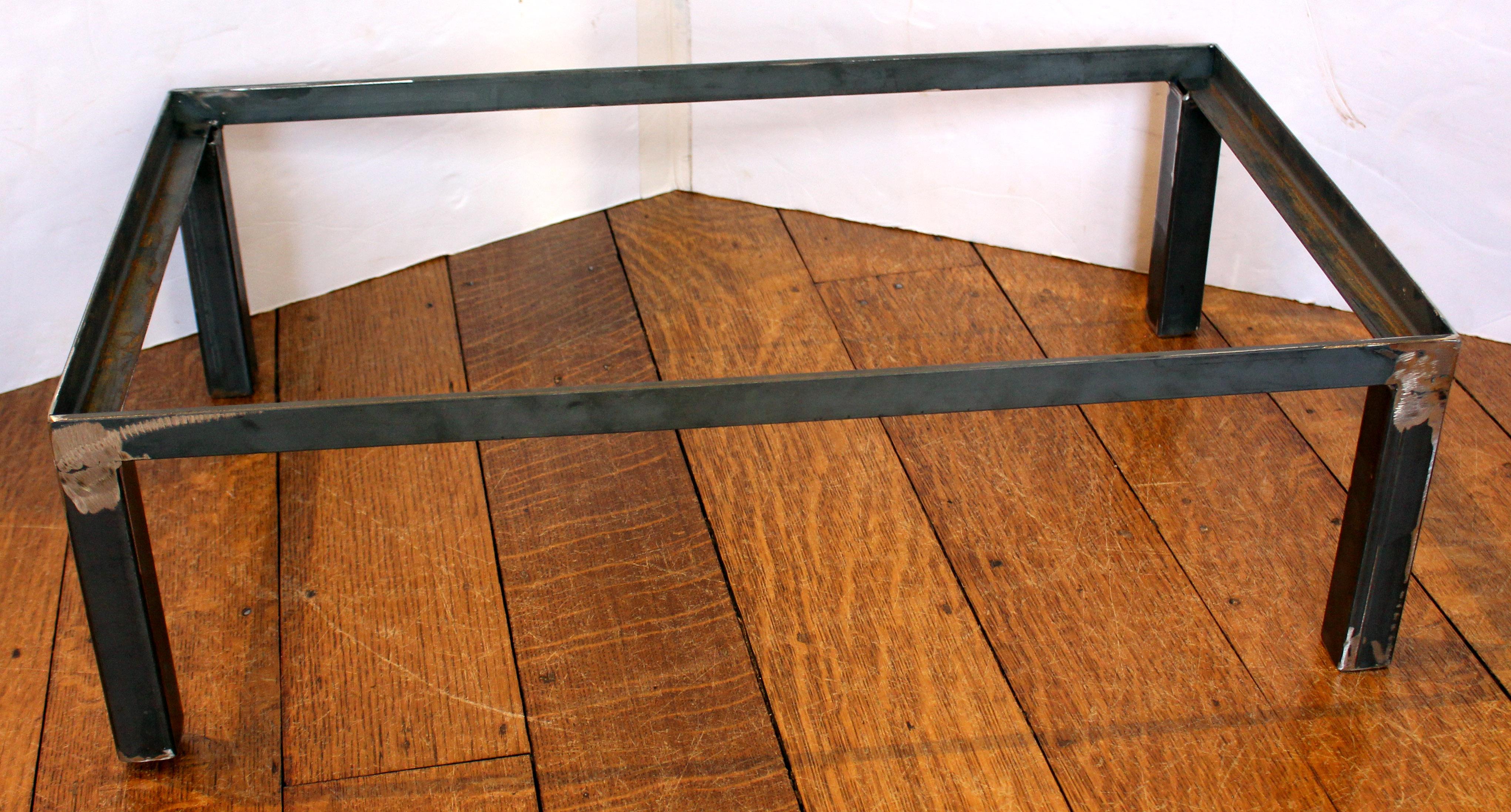 Anfang des 20. Jahrhunderts Wahrscheinlich amerikanische Faux Bois Stahl Koffer Koffer auf Stand 4
