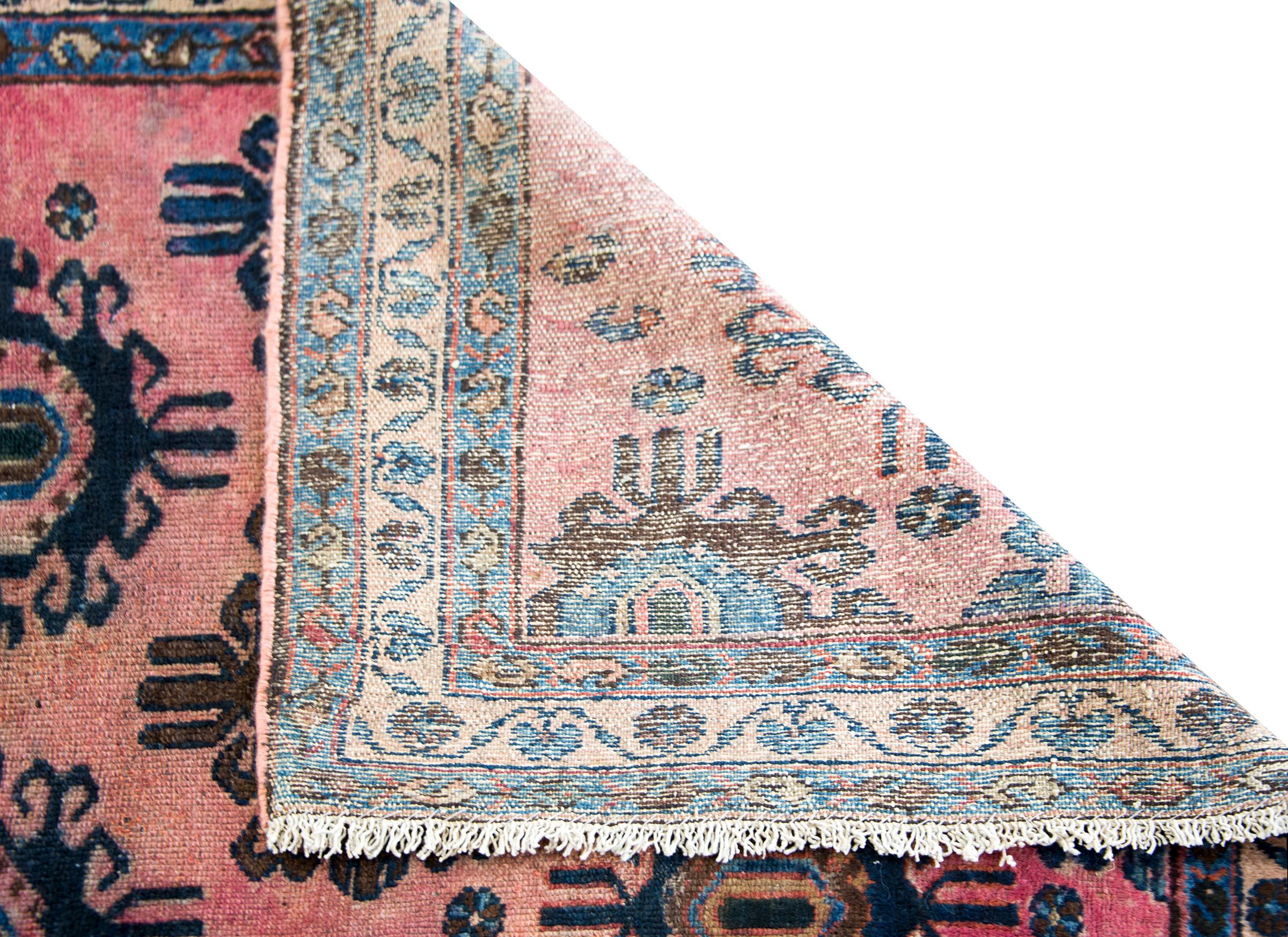 Early 20th Century Lilihan Rug For Sale 4