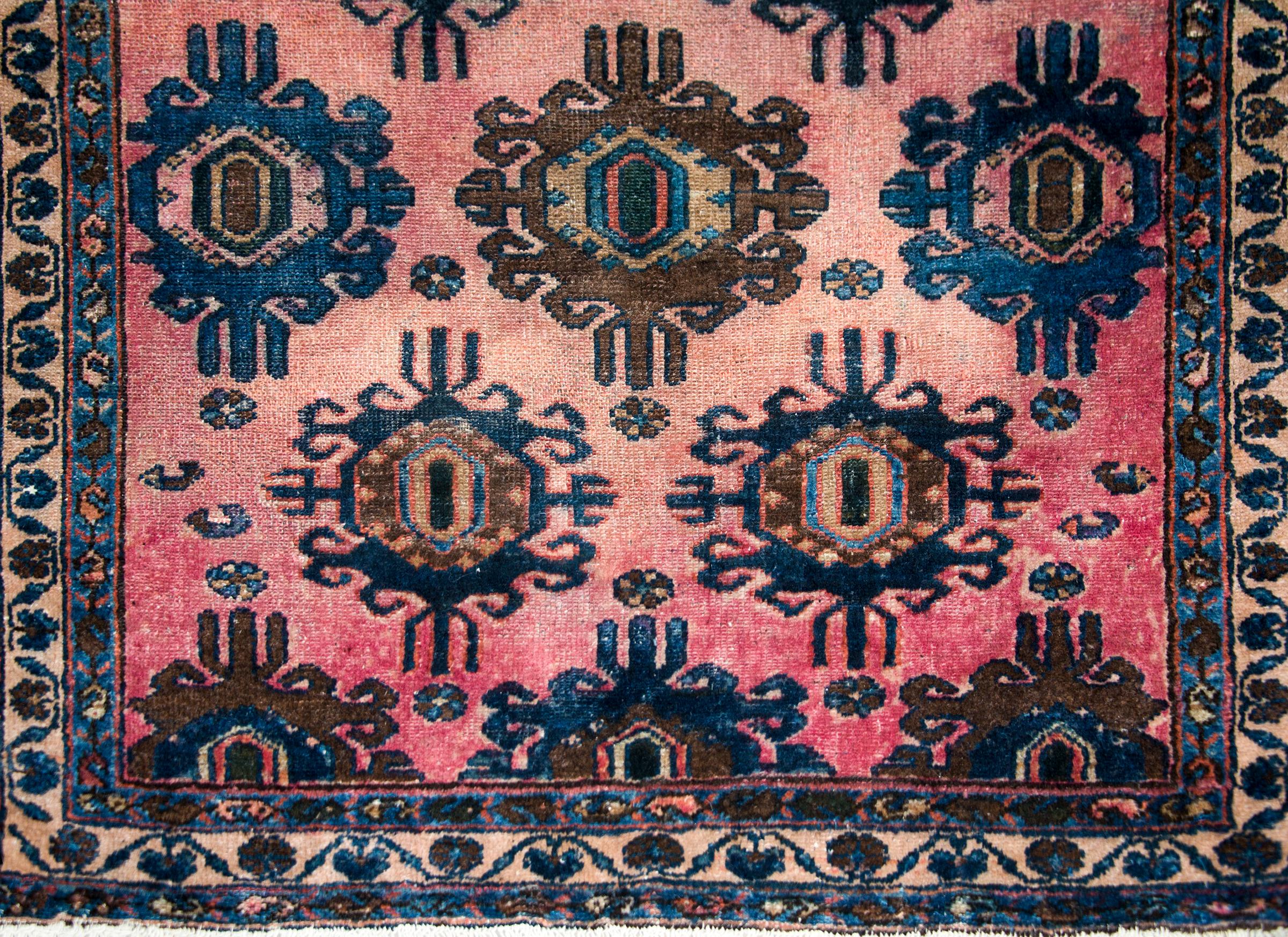 Early 20th Century Lilihan Rug In Good Condition For Sale In Chicago, IL