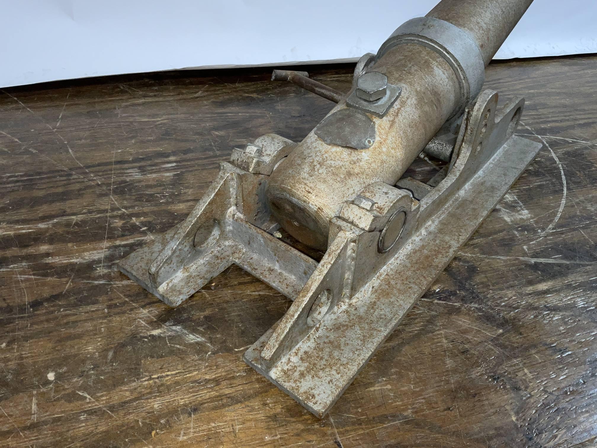 Nord-américain Pistolet de lancer de ligne du début du 20e siècle en vente