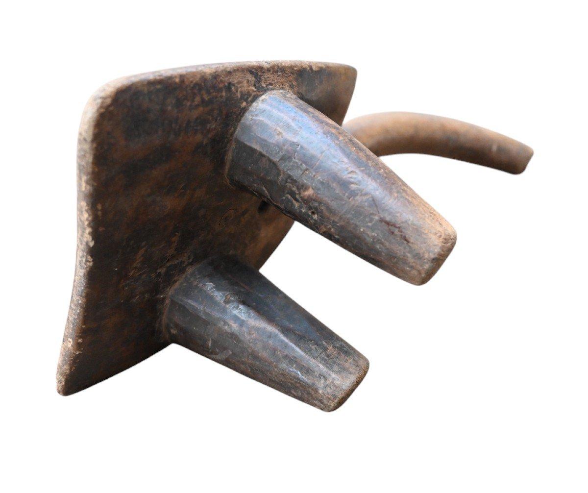 Chaise tribale Lobi du début du 20e siècle avec dossier arqué - Burkina Faso Bon état - En vente à Bilzen, BE