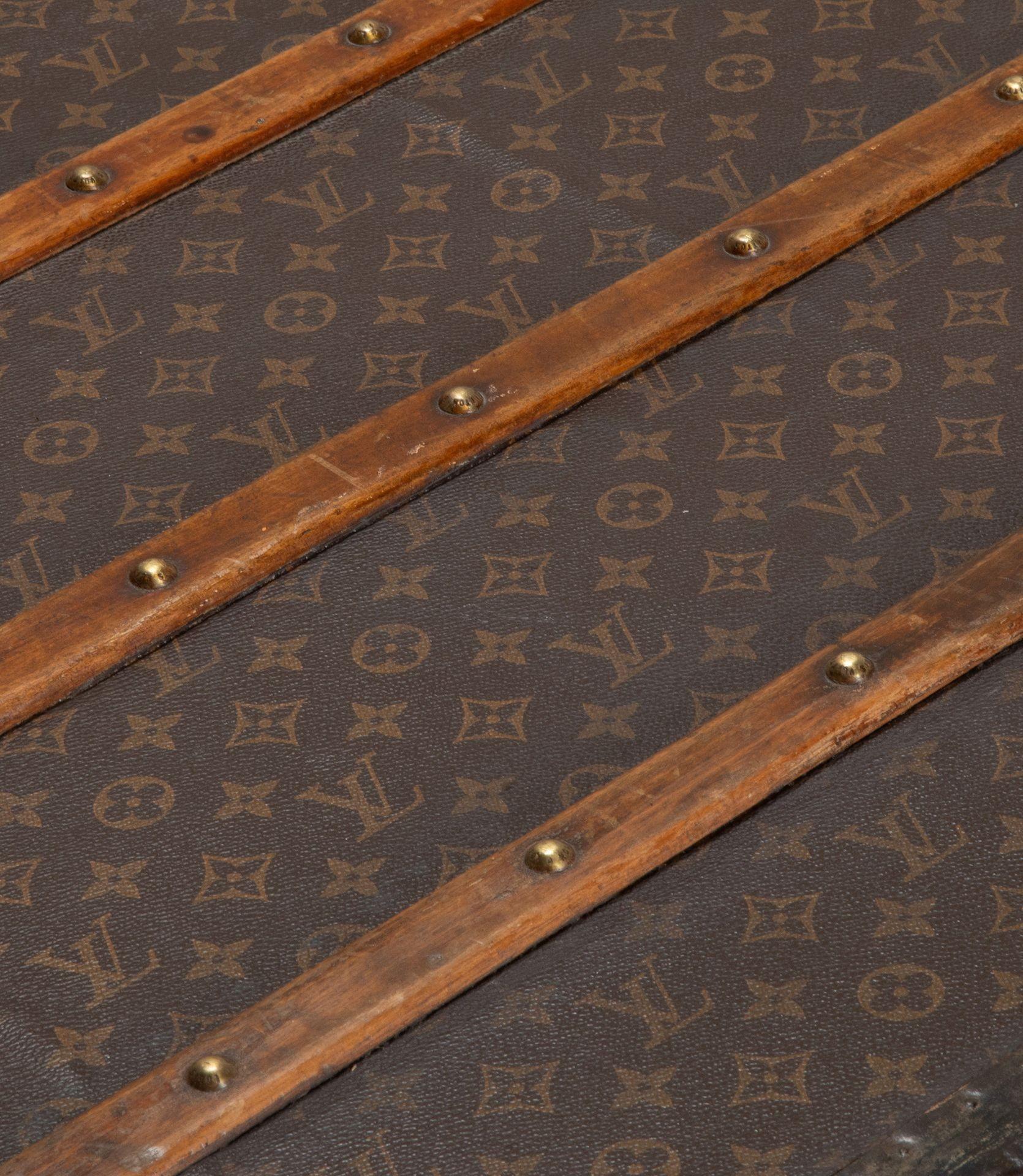 Early 20th Century Louis Vuitton Courier Trunk For Sale 5