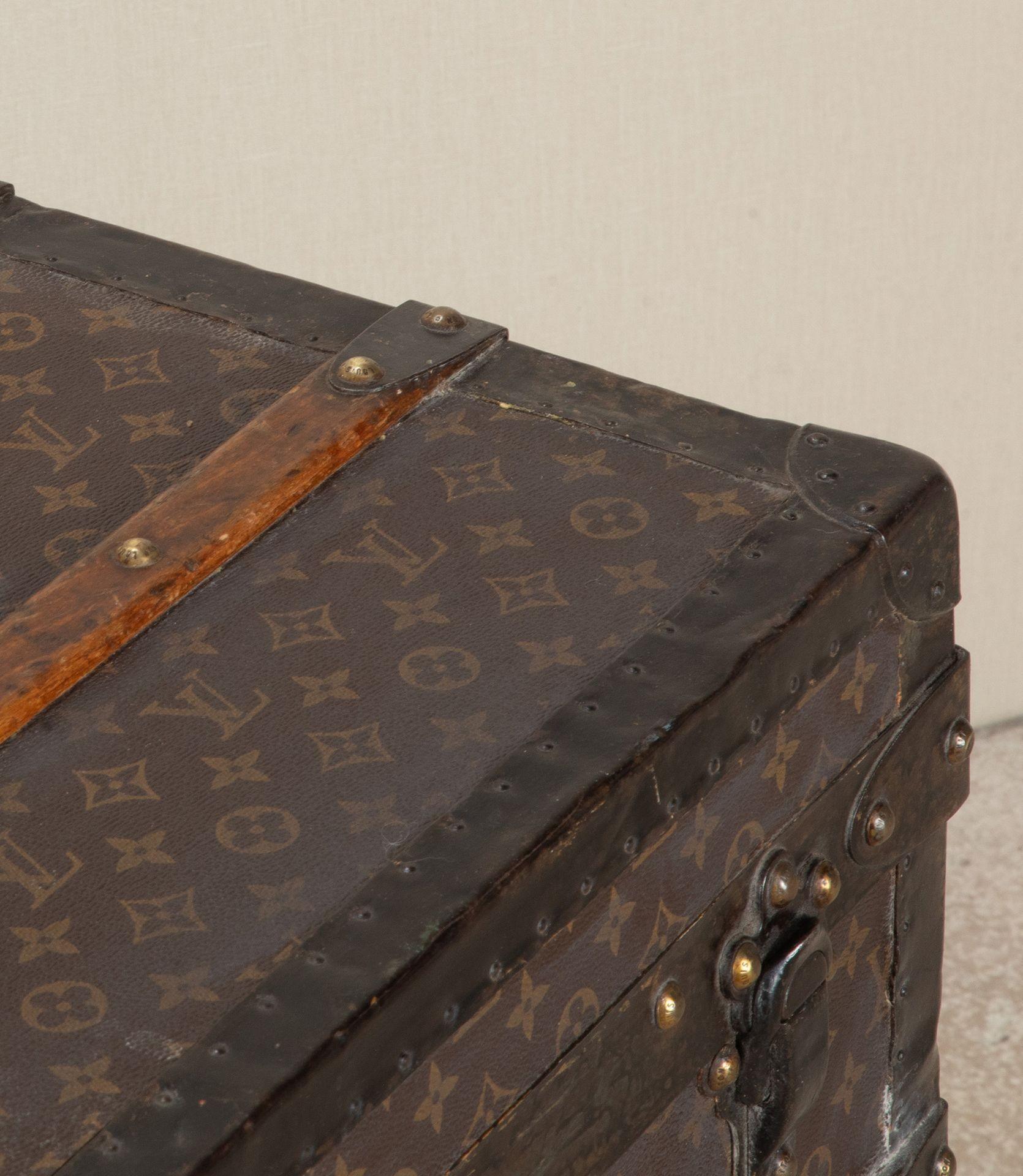 Early 20th Century Louis Vuitton Courier Trunk For Sale 6