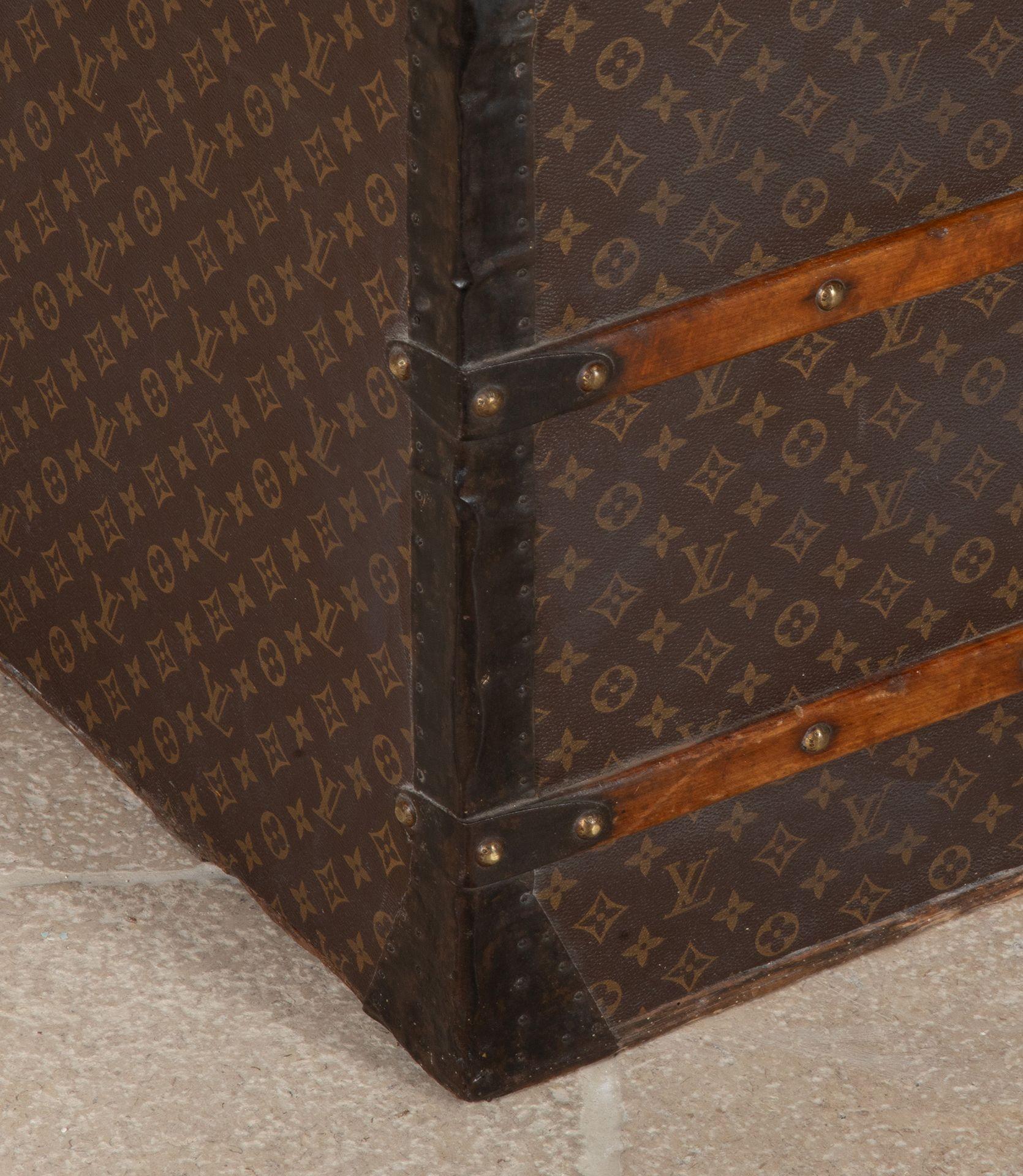 Early 20th Century Louis Vuitton Courier Trunk For Sale 9
